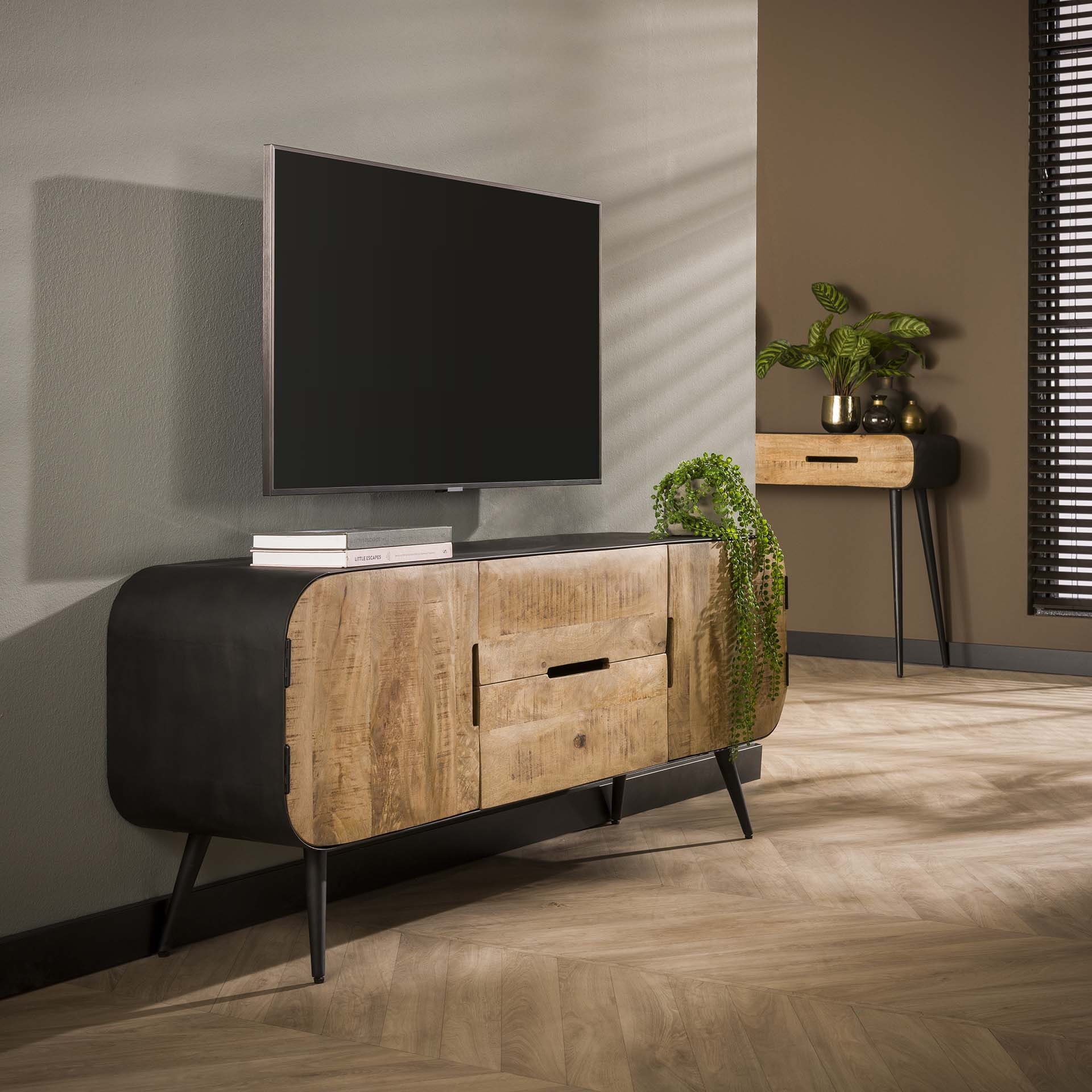 LifestyleFurn TV-meubel Romell Mangohout, 150cm - Massief mango blank antiek