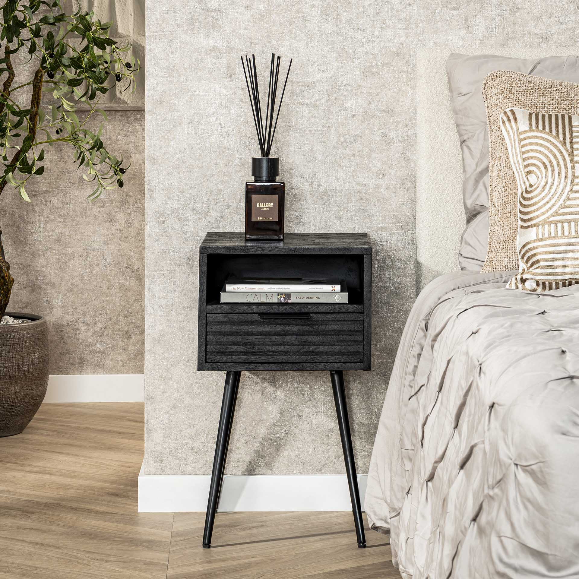LifestyleFurn Smal Nachtkastje Novy Mangohout met 1 lade - zwart