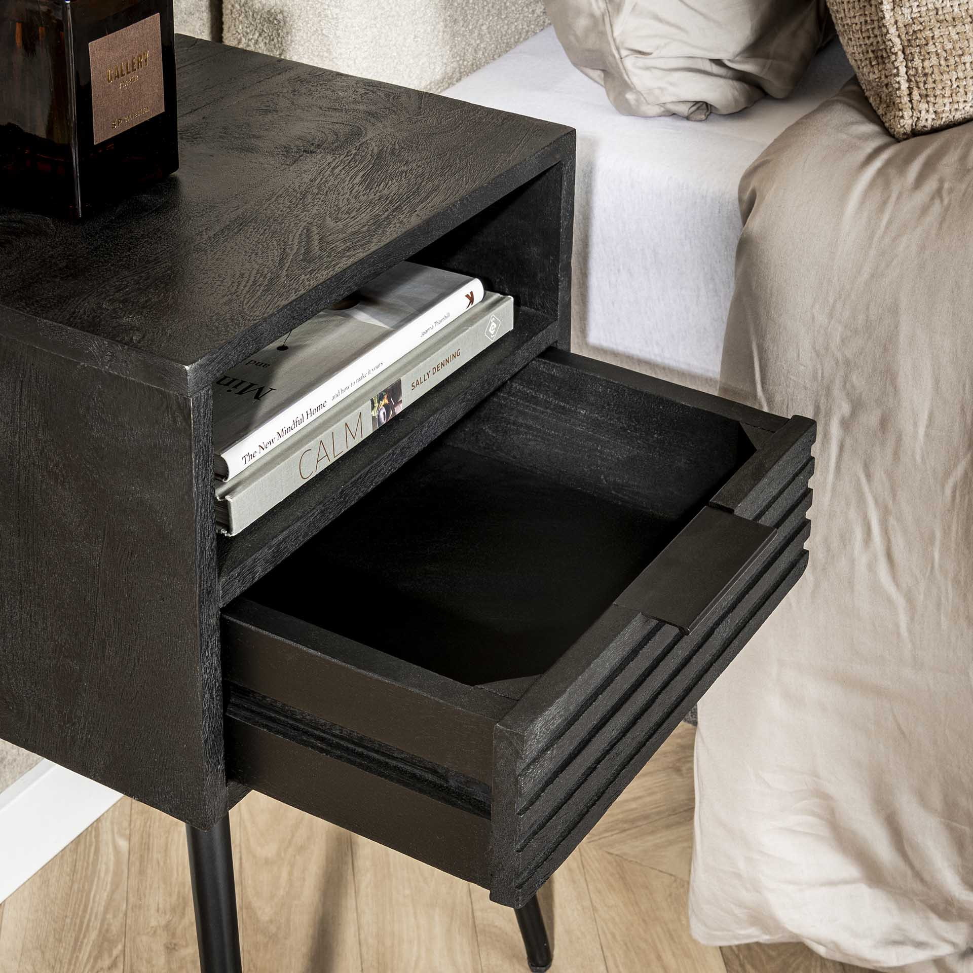 LifestyleFurn Smal Nachtkastje 'Novy' Mangohout met 1 lade, kleur zwart