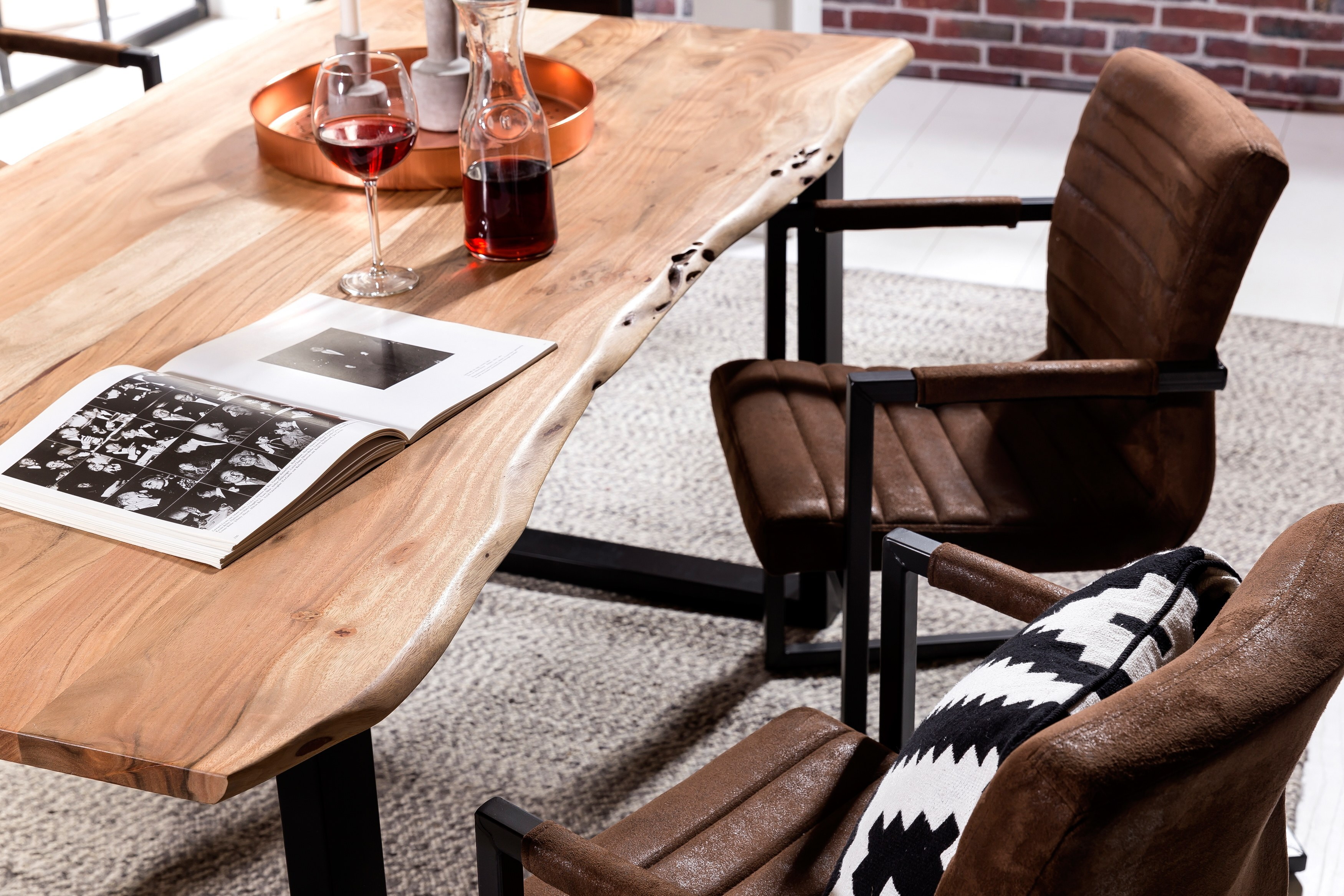 Artistiq Boomstam Eettafel 'Tristina' Acaciahout, 160 x 85cm, kleur Zwart