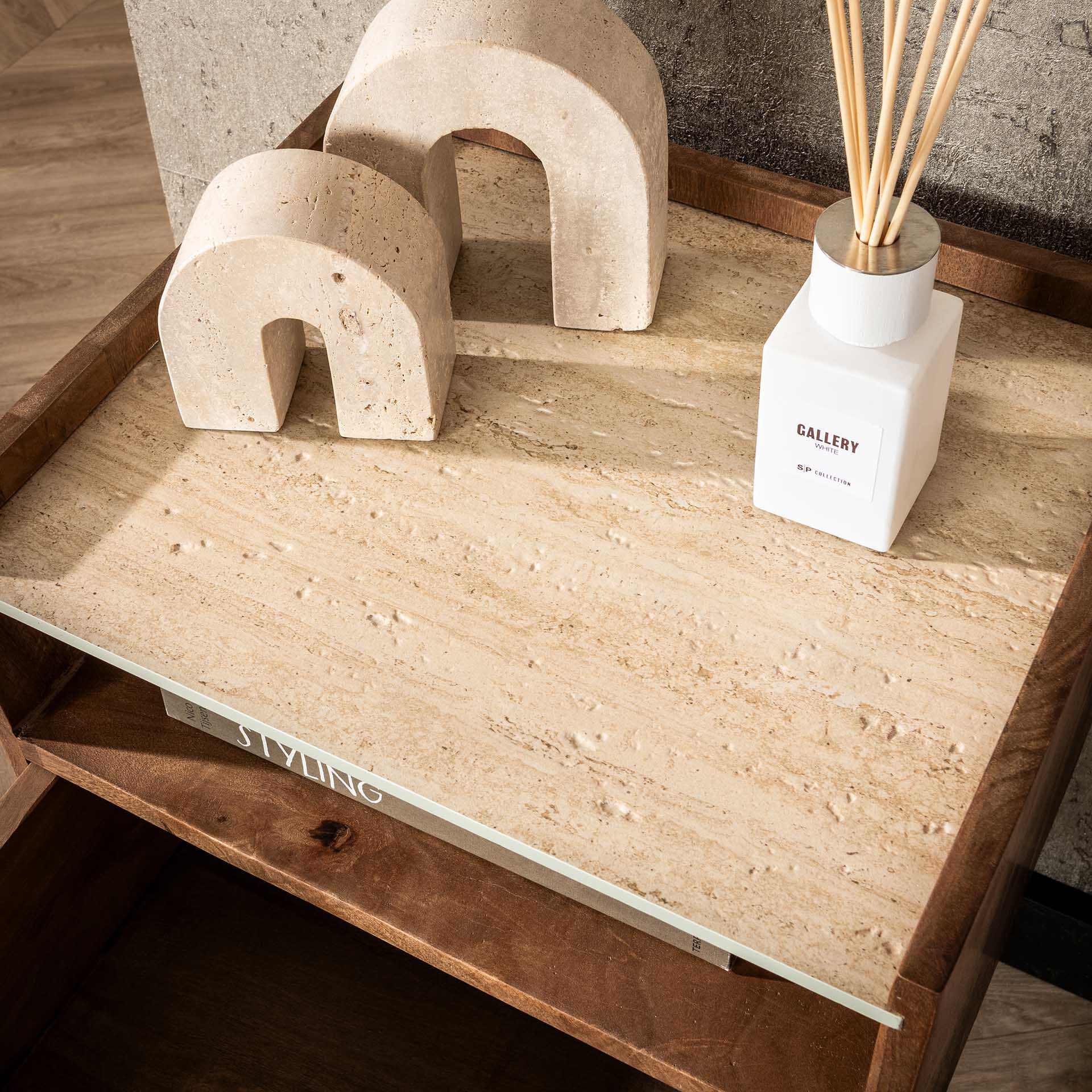 LifestyleFurn Zwevend Nachtkastje 'Beckie' Mangohout en travertinlook, Met open vak en 1 lade