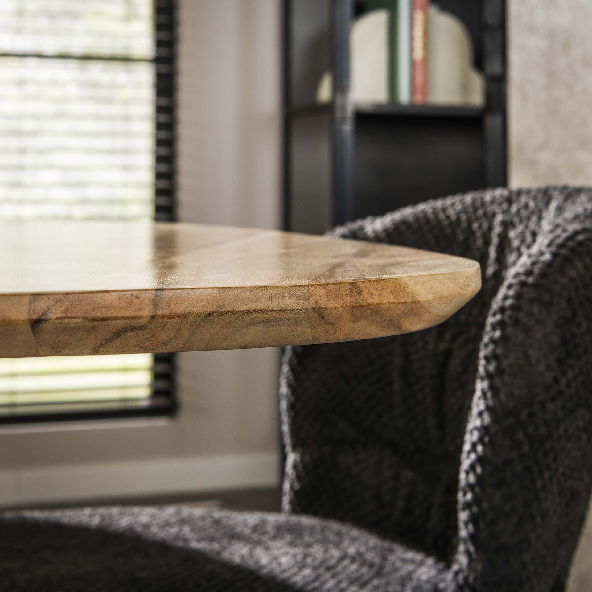 LifestyleFurn Driehoekige Eettafel 'Zoua' Acaciahout, 135 x 135cm