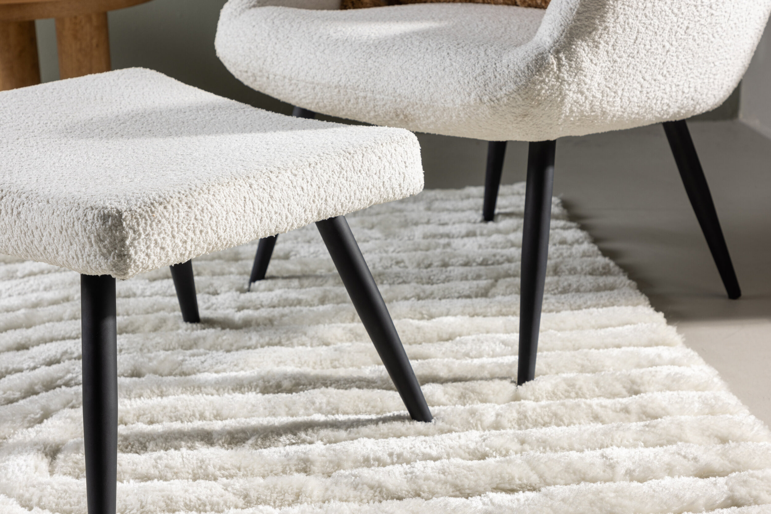 Nohr Fauteuil 'Shaguana' Met voetenbank, Bouclé, kleur Wit