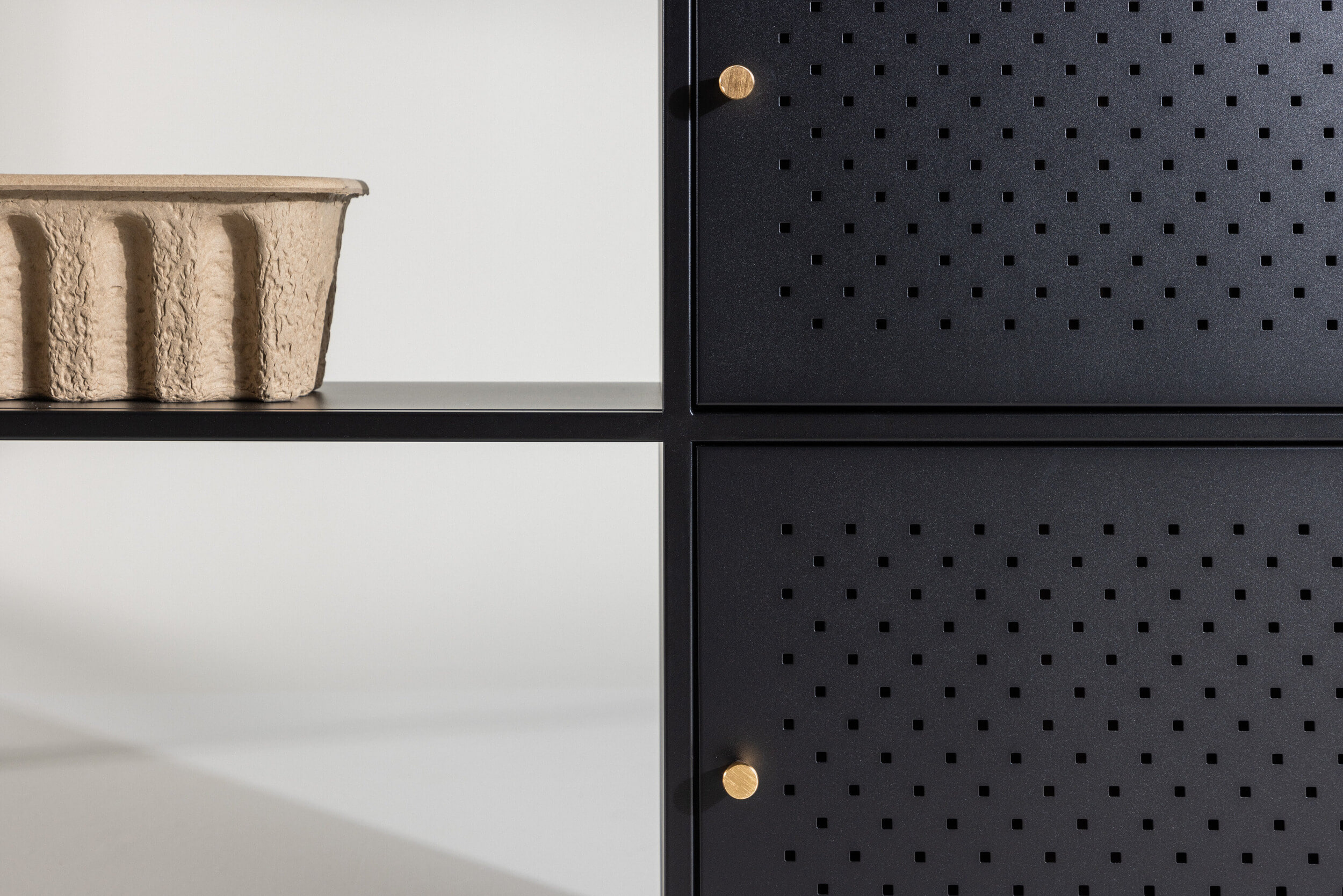 Nohr Wandkast 'Cleophus' 75 x 100cm, metaal, kleur Zwart