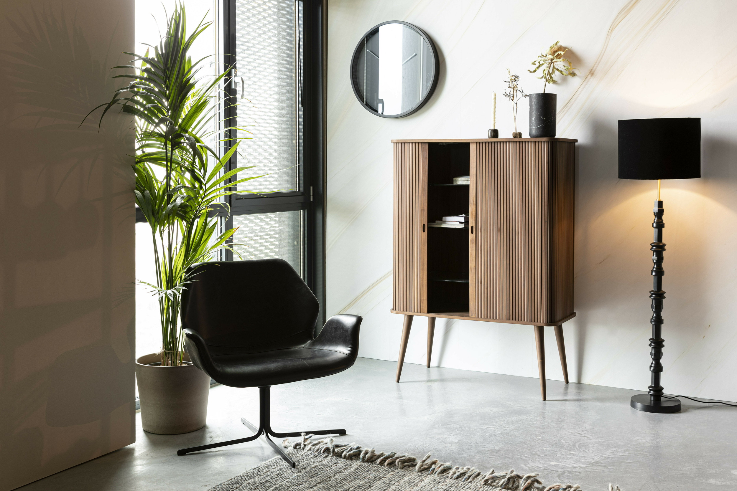 Zuiver Draaibare Fauteuil 'Nikki' Vintage PU leer, kleur Zwart