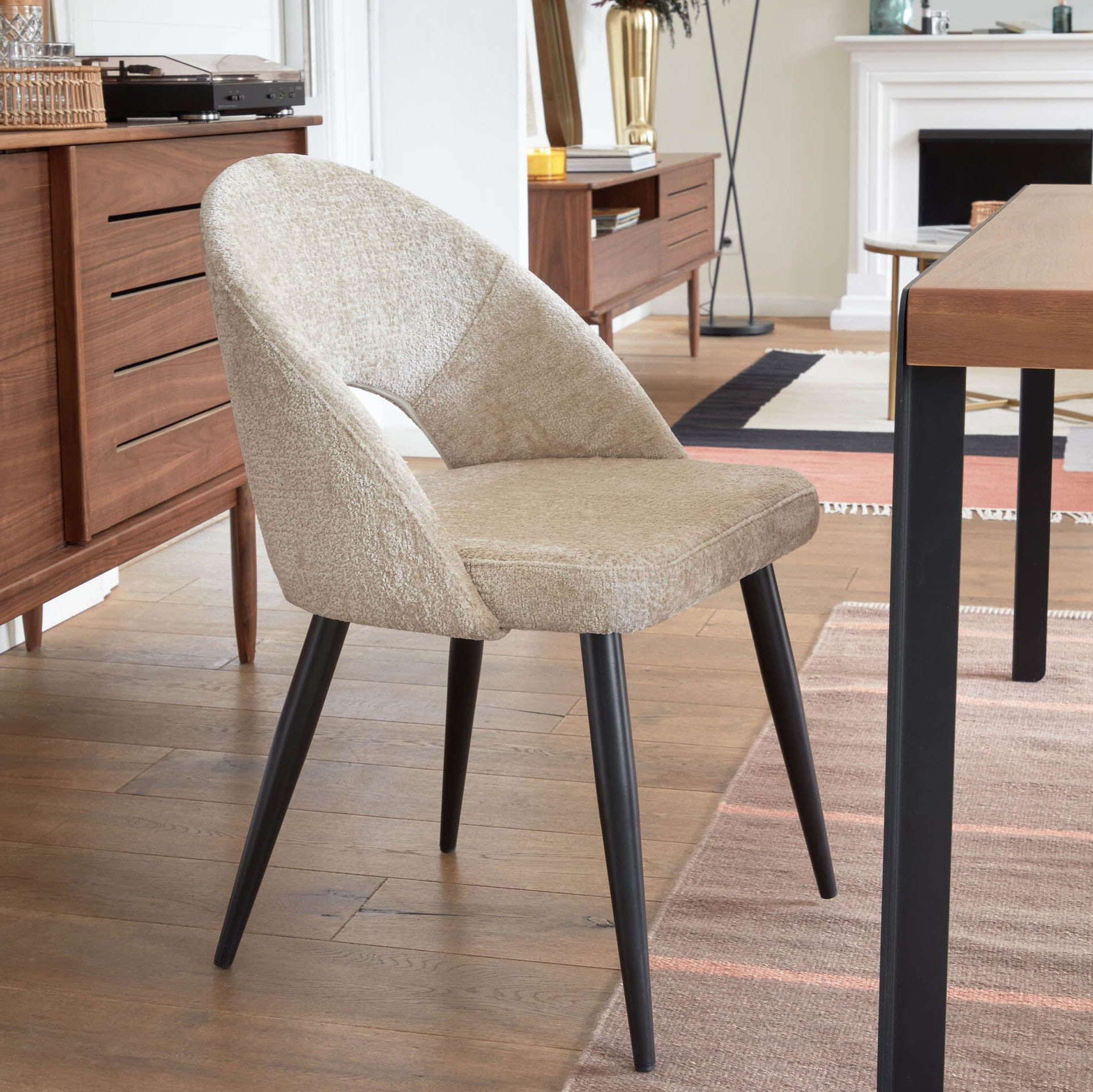 Kave Home Eetkamerstoel 'Mael' Chenille, kleur Beige