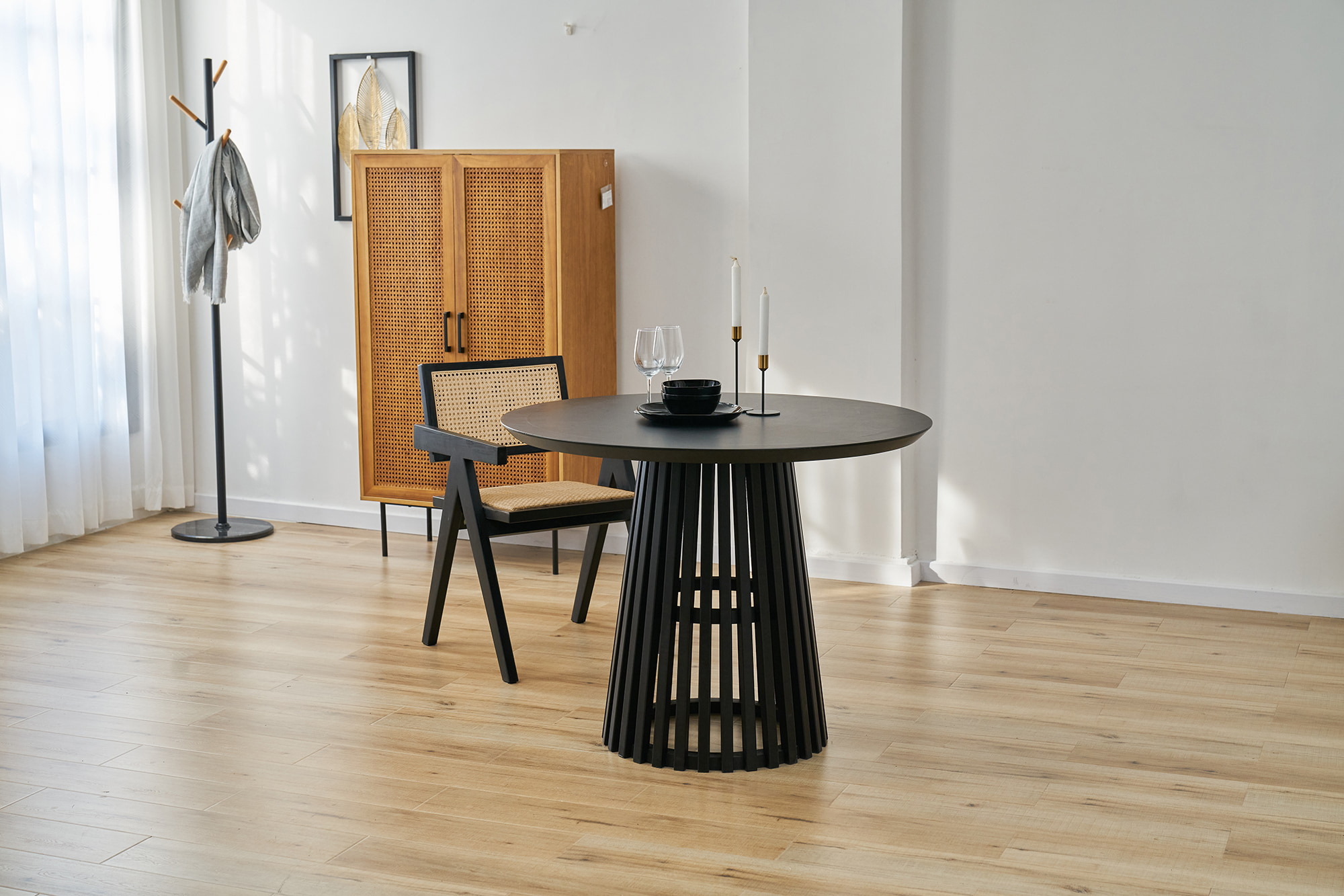 Artistiq Ronde Eettafel 'Nikkie' Hevea hout, 100cm, kleur Zwart