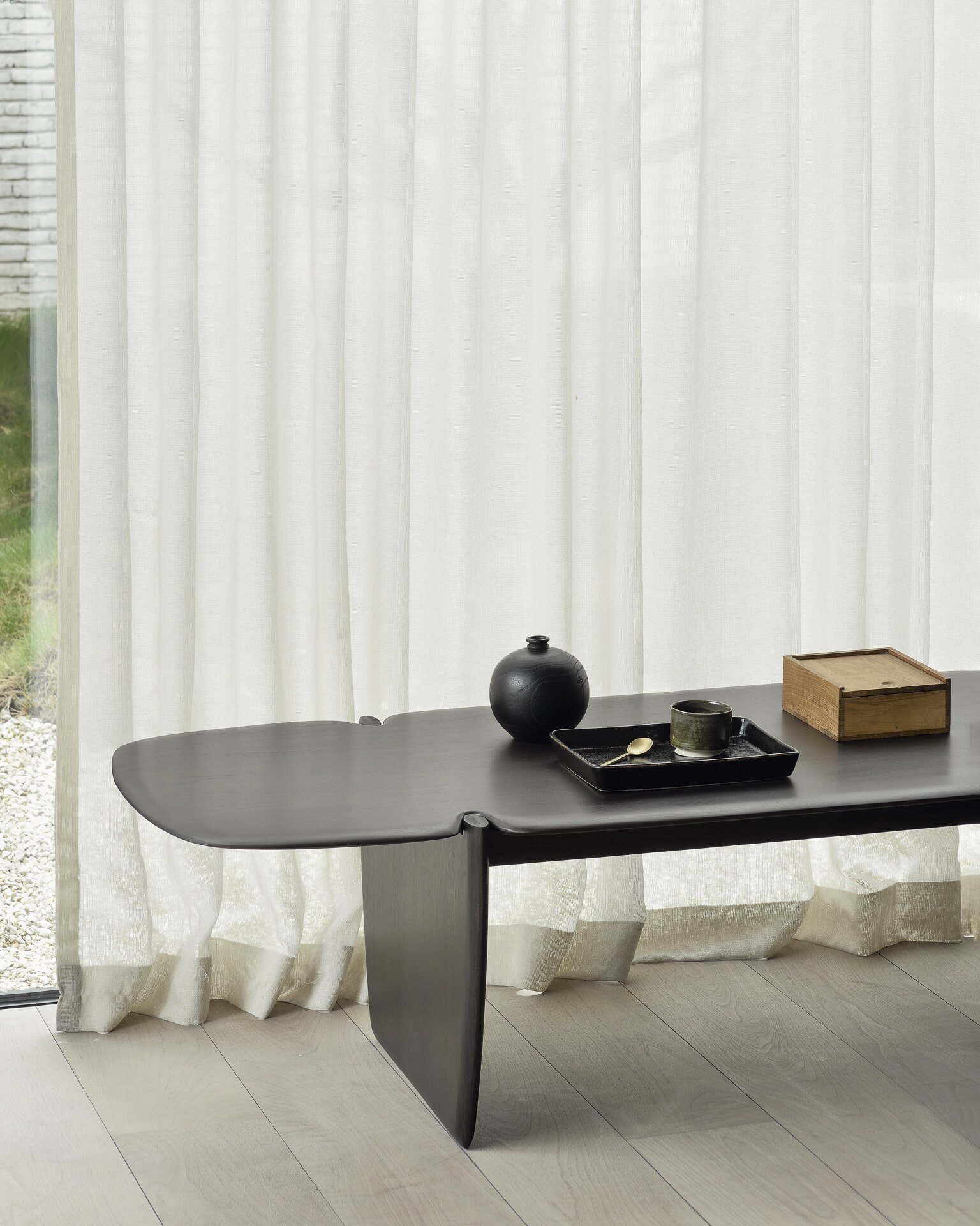 Ethnicraft Salontafel 'PI' Gevernist Mahoniehout, 155 x 58cm, kleur Donkerbruin