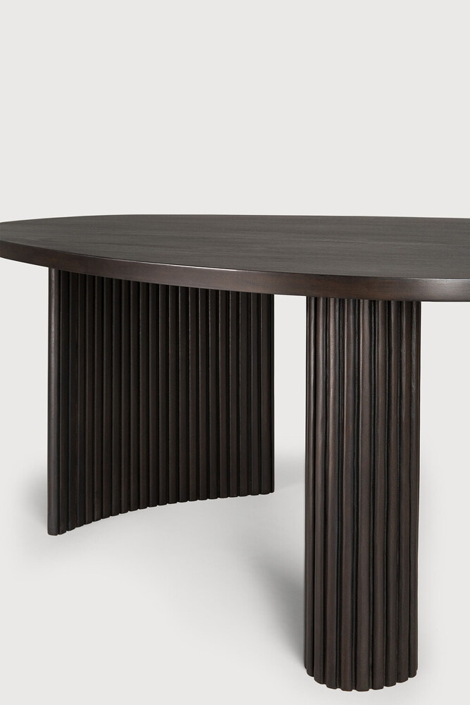 Ethnicraft Organische Salontafel 'Boomerang' Gevernist Mahoniehout, 126 x 74cm, kleur Donkerbruin