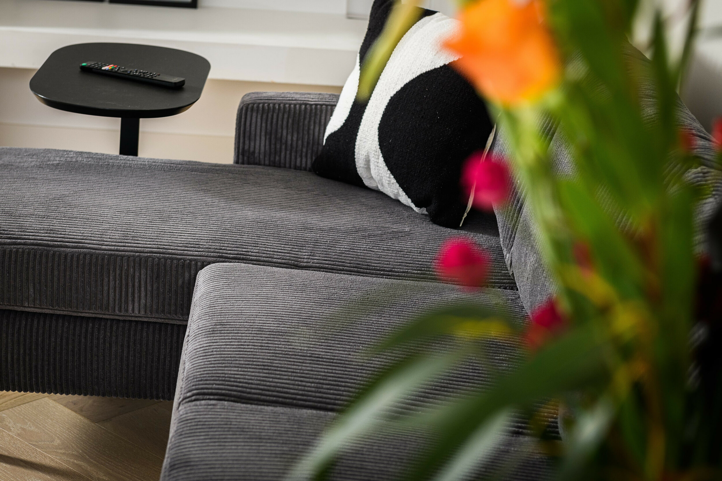 BASE 3-zits Loungebank 'Anne' Links/Rechts, Rib, kleur Antraciet