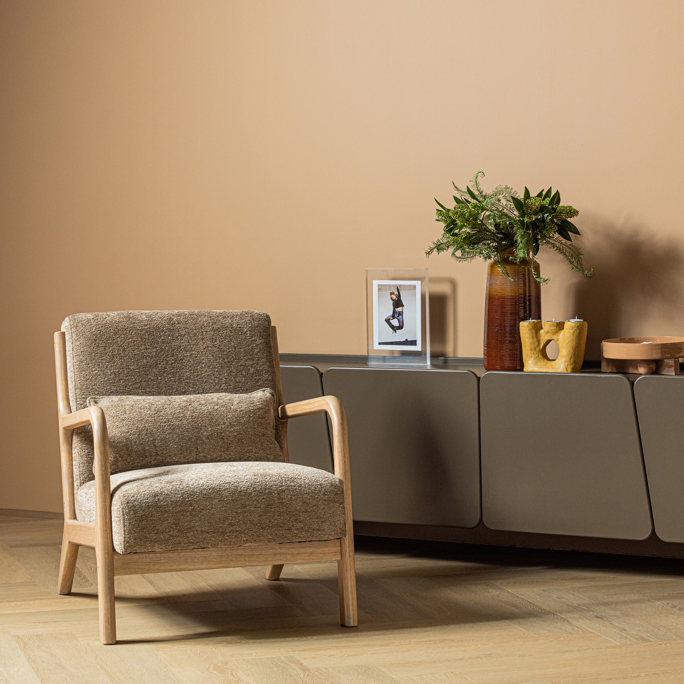 WOOOD Fauteuil 'Mark' Chenille, kleur Zand