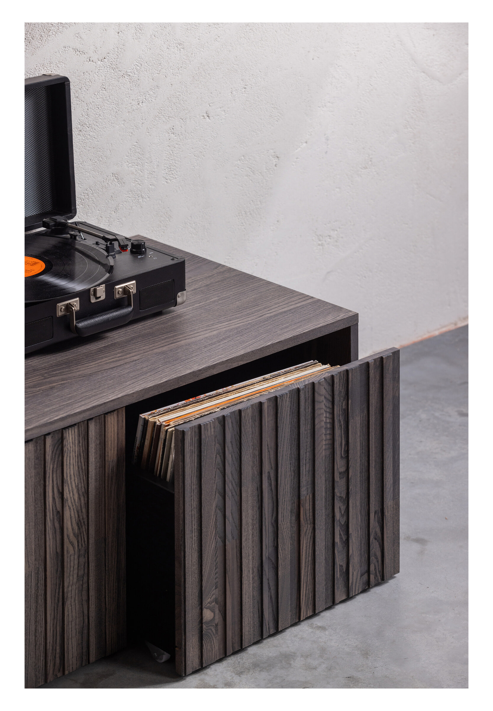 WOOOD Kistbank 'New Gravure' Essenhout, kleur Espresso