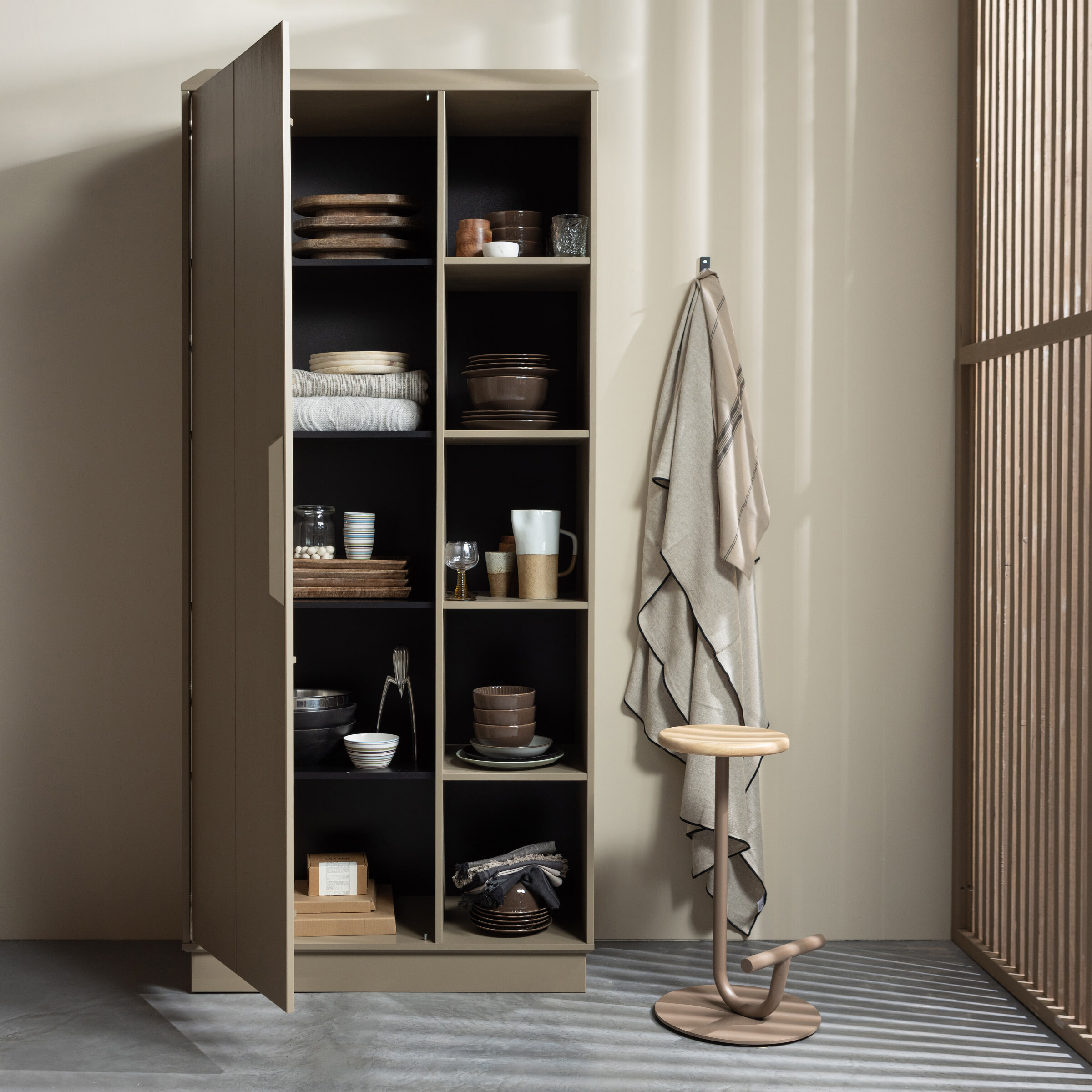 WOOOD Exclusive Opbergkast Lowen Grenenhout, 221 x 100cm - Mud