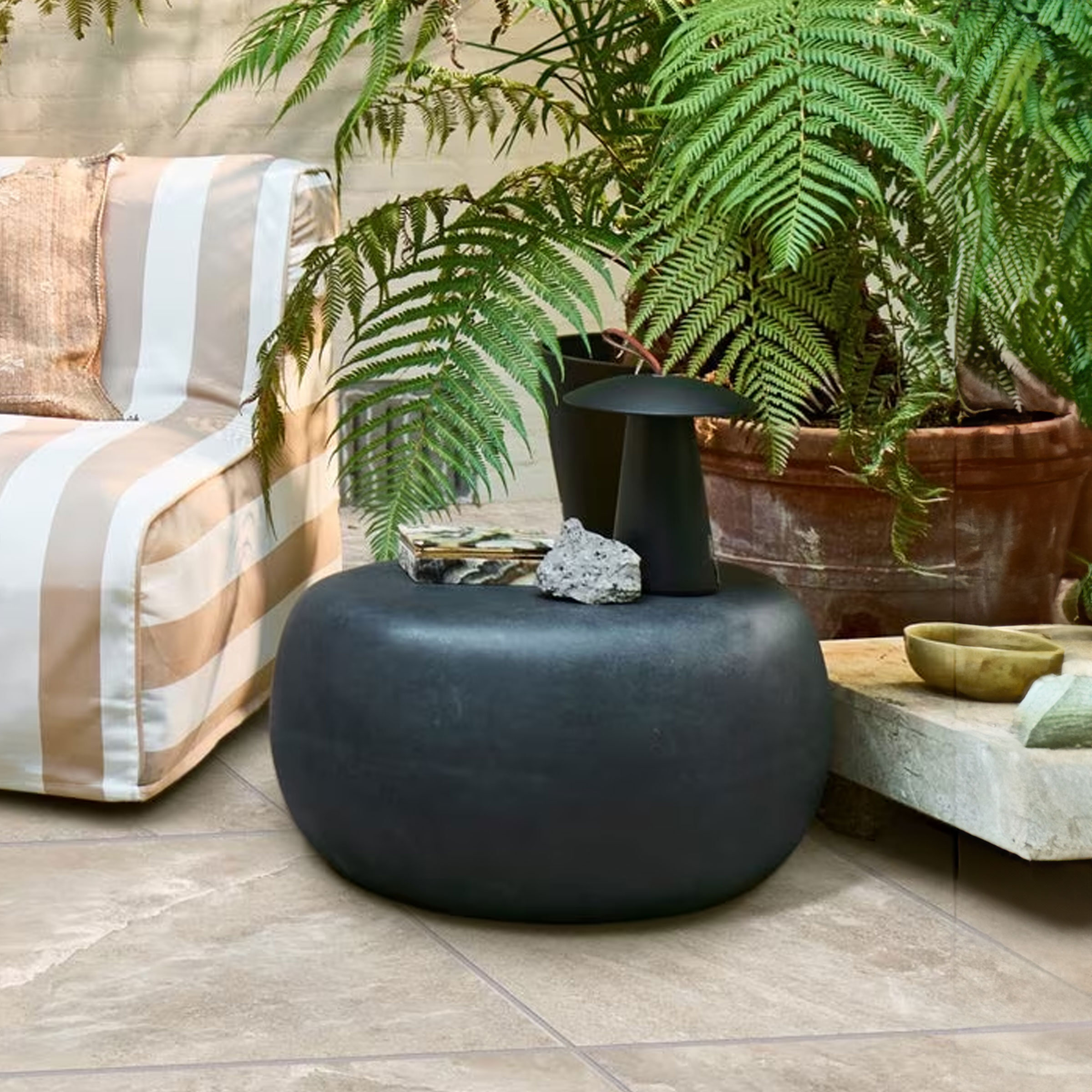 vtwonen Bijzettafel Pebble Betonlook, 65 x 49cm - Zwart - Organisch