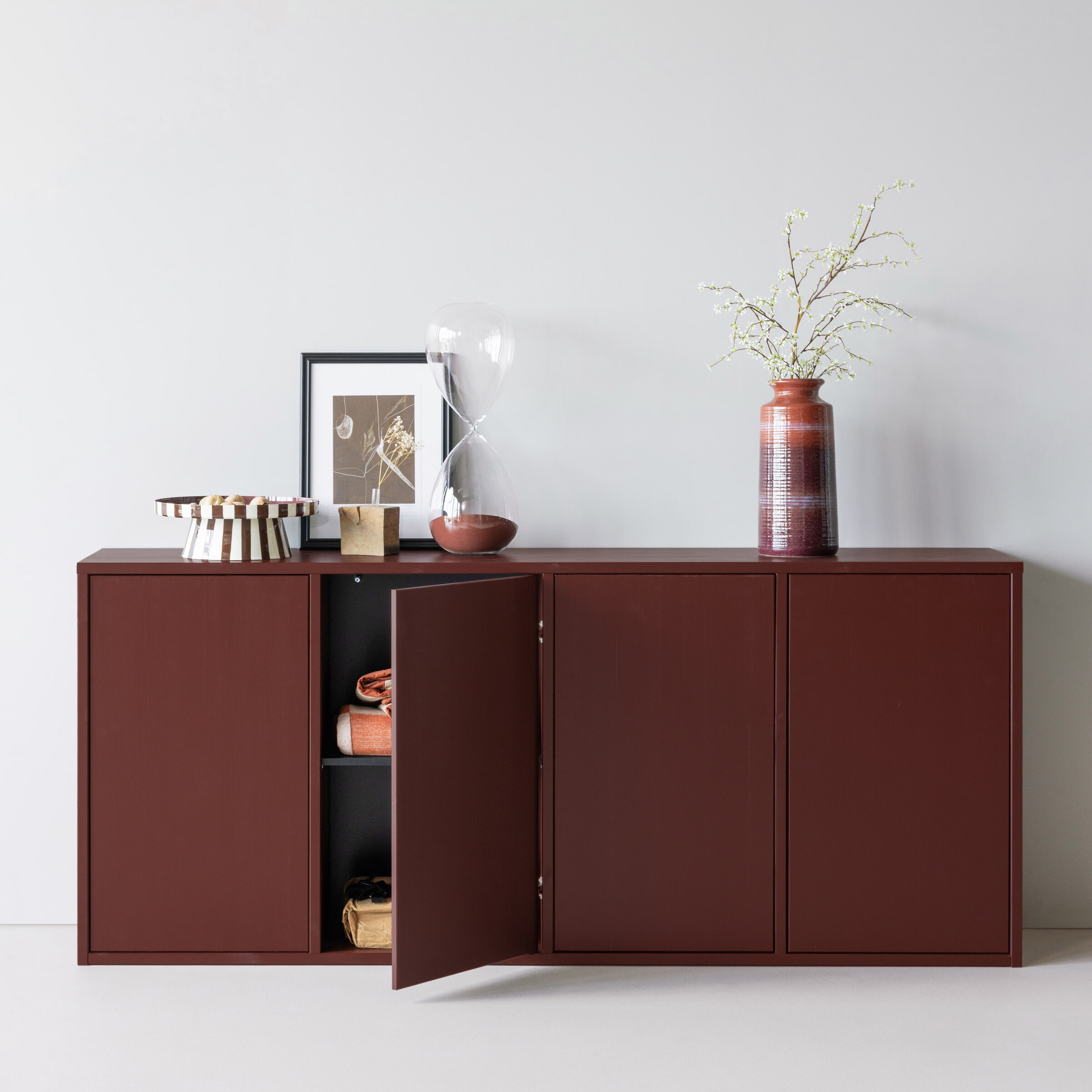 WOOOD Dressoir 'Merel' Grenenhout, 198cm, kleur Bordeaux