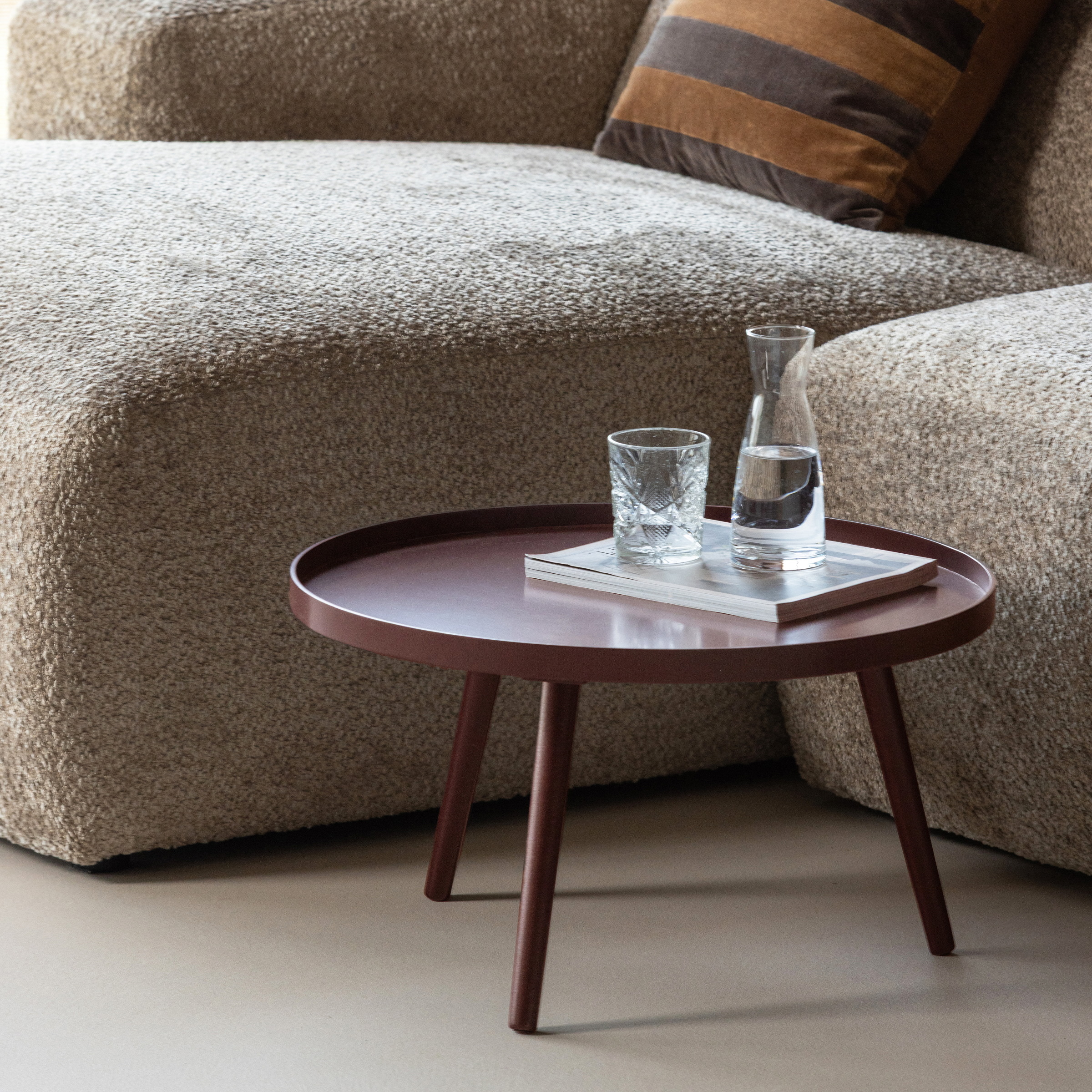 WOOOD Ronde Bijzettafel Mesa Grenen, Ø60cm - Bordeauxrood