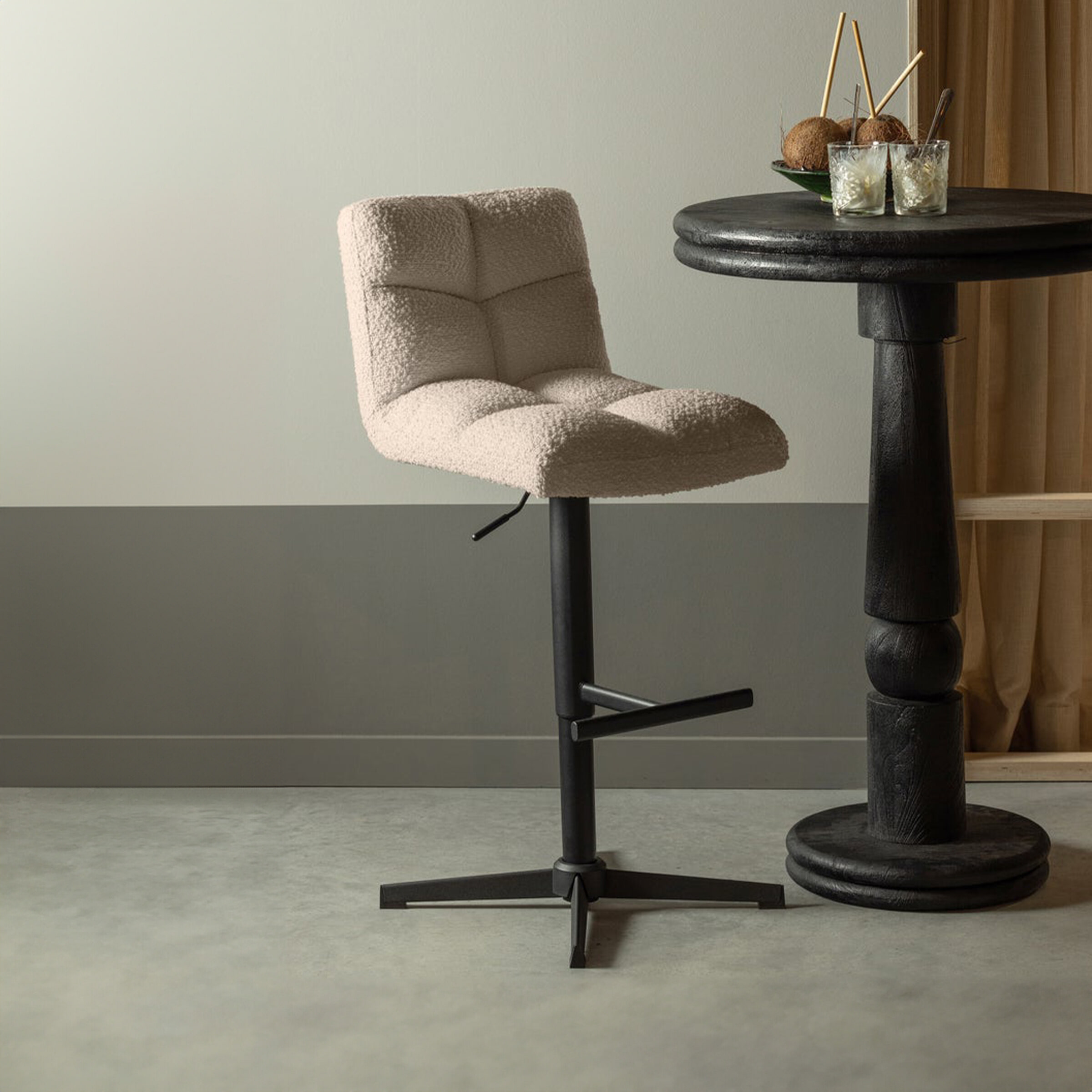 WOOOD Draaibare Barstoel Vinny Bouclé - Zand (zithoogte 60-80cm)