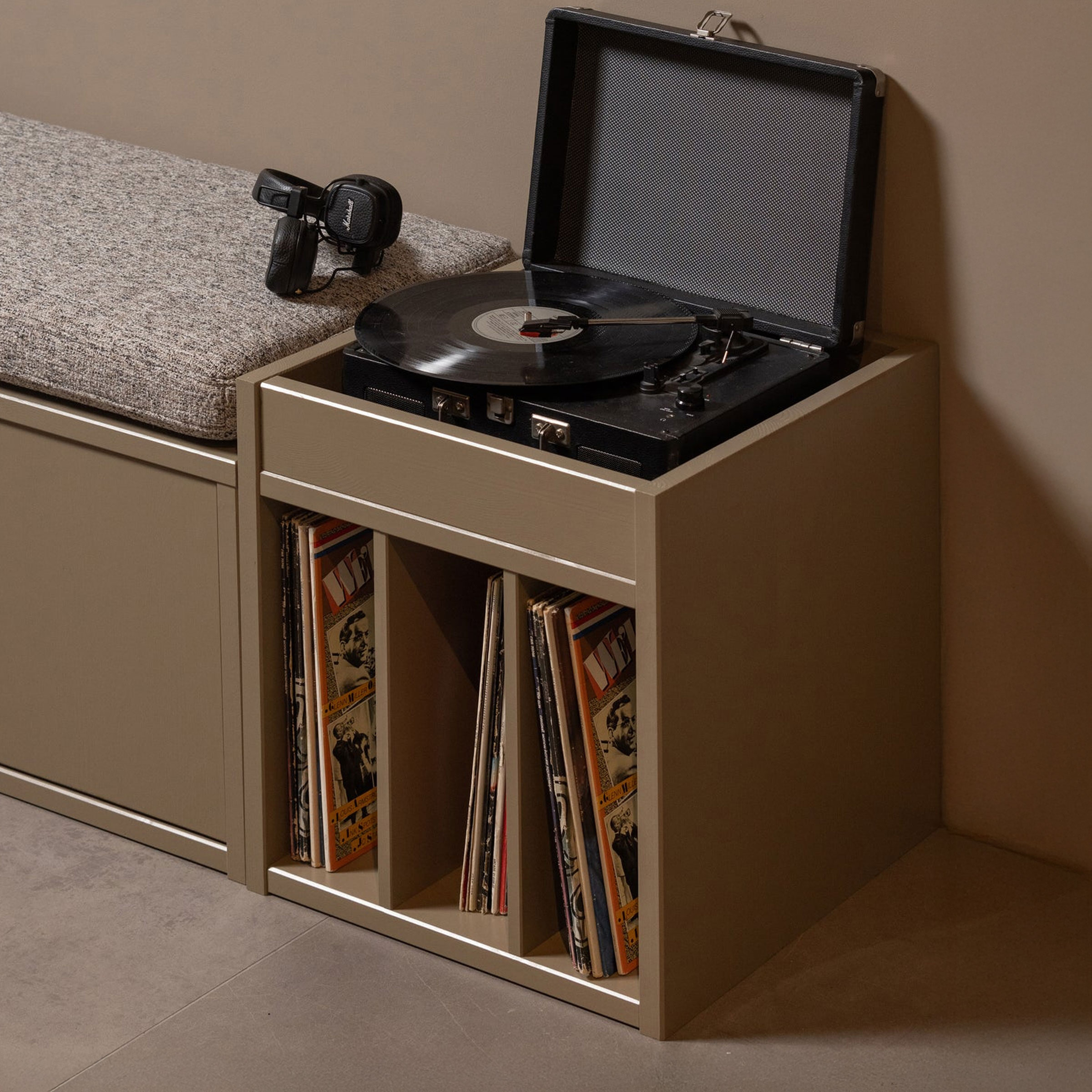 WOOOD Platenkast Turner 44 x 44cm - Mud - Exclusive