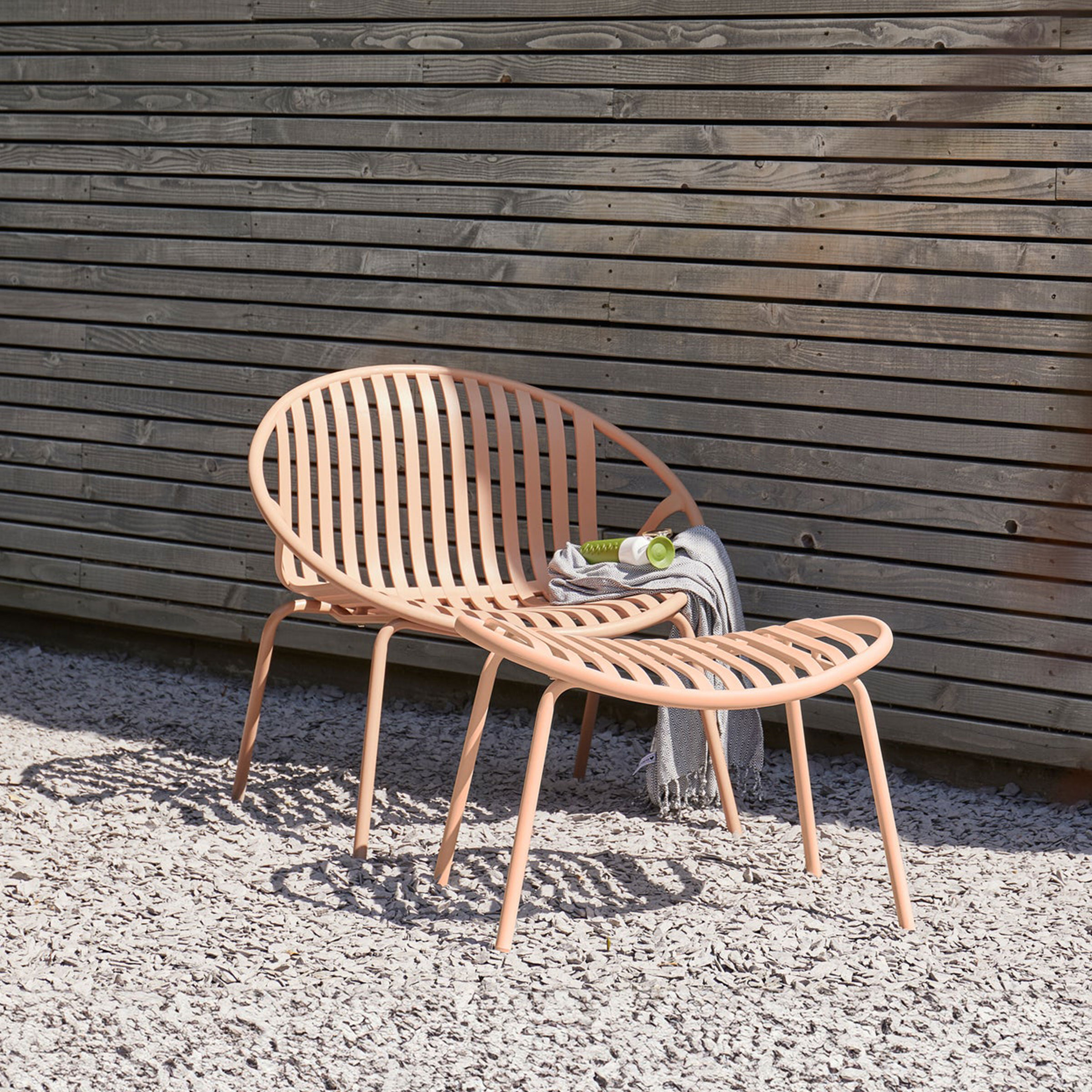 WOOOD Outdoor Fauteuil Bruce Met hocker - Zalmroze