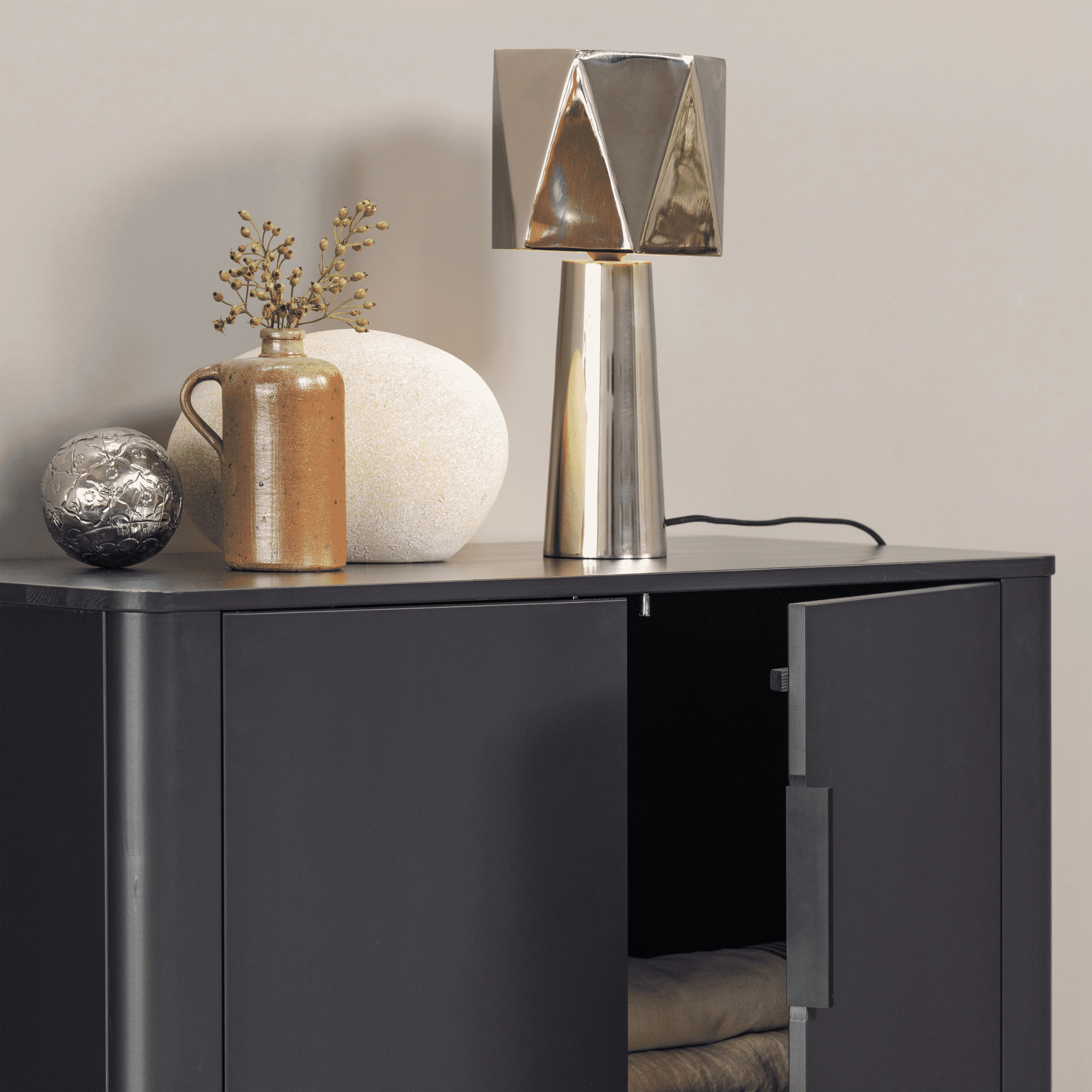 WOOOD Opbergkast 'Gunnar' Grenenhout, 135 x 85cm, kleur Mat Zwart