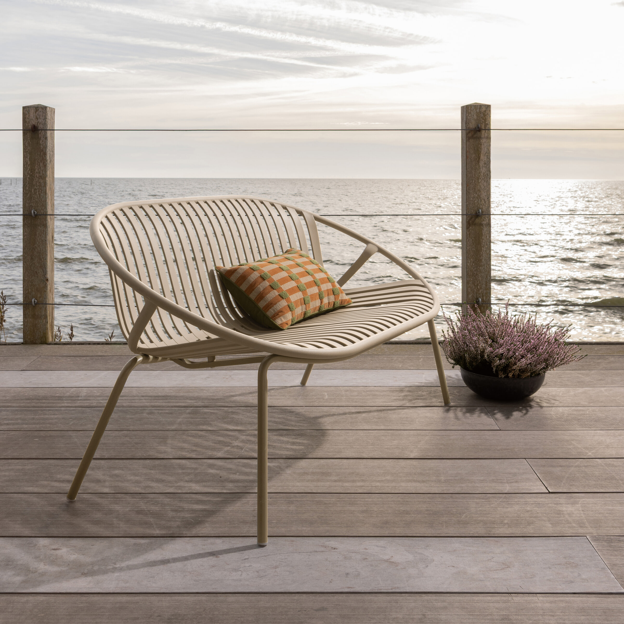 WOOOD Tuinbank Bruce 134cm - Zand