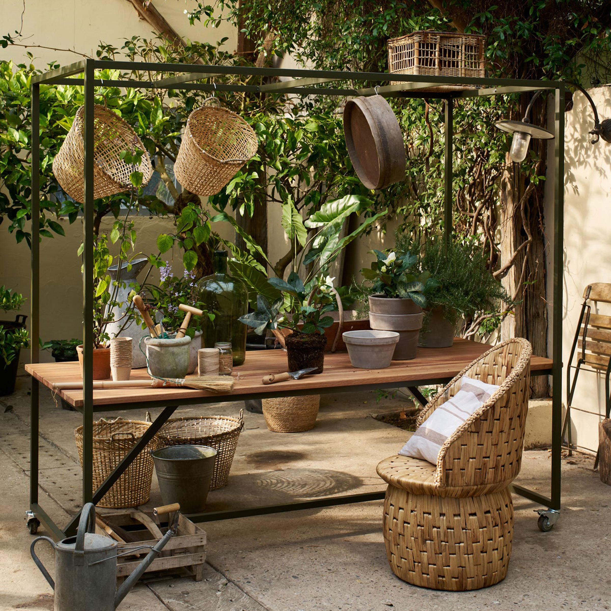 vtwonen Outdoor Eettafel Blue Sky Met decoframe, 220 x 97cm - Bruin
