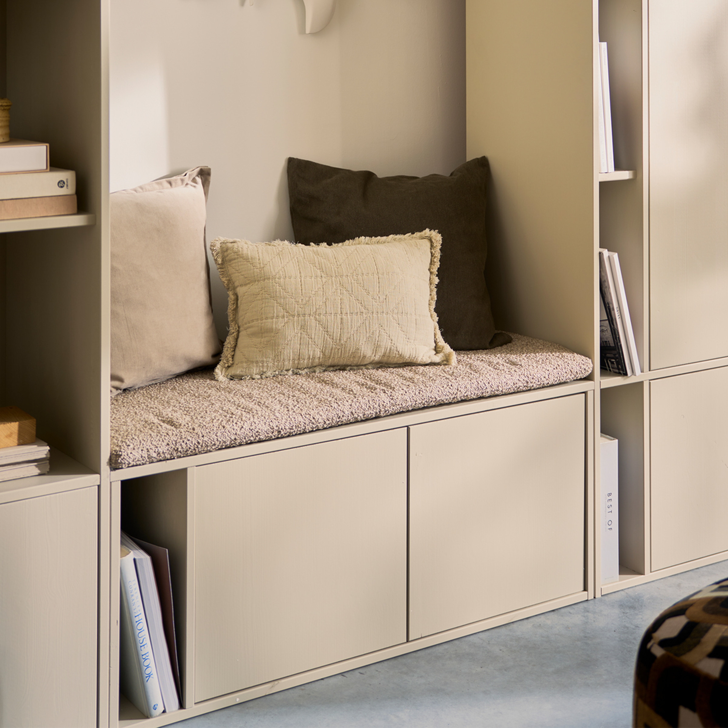 vtwonen TV-meubel/Bankje Settle Down Met zitkussen, Grenenhout, 108cm - Dust