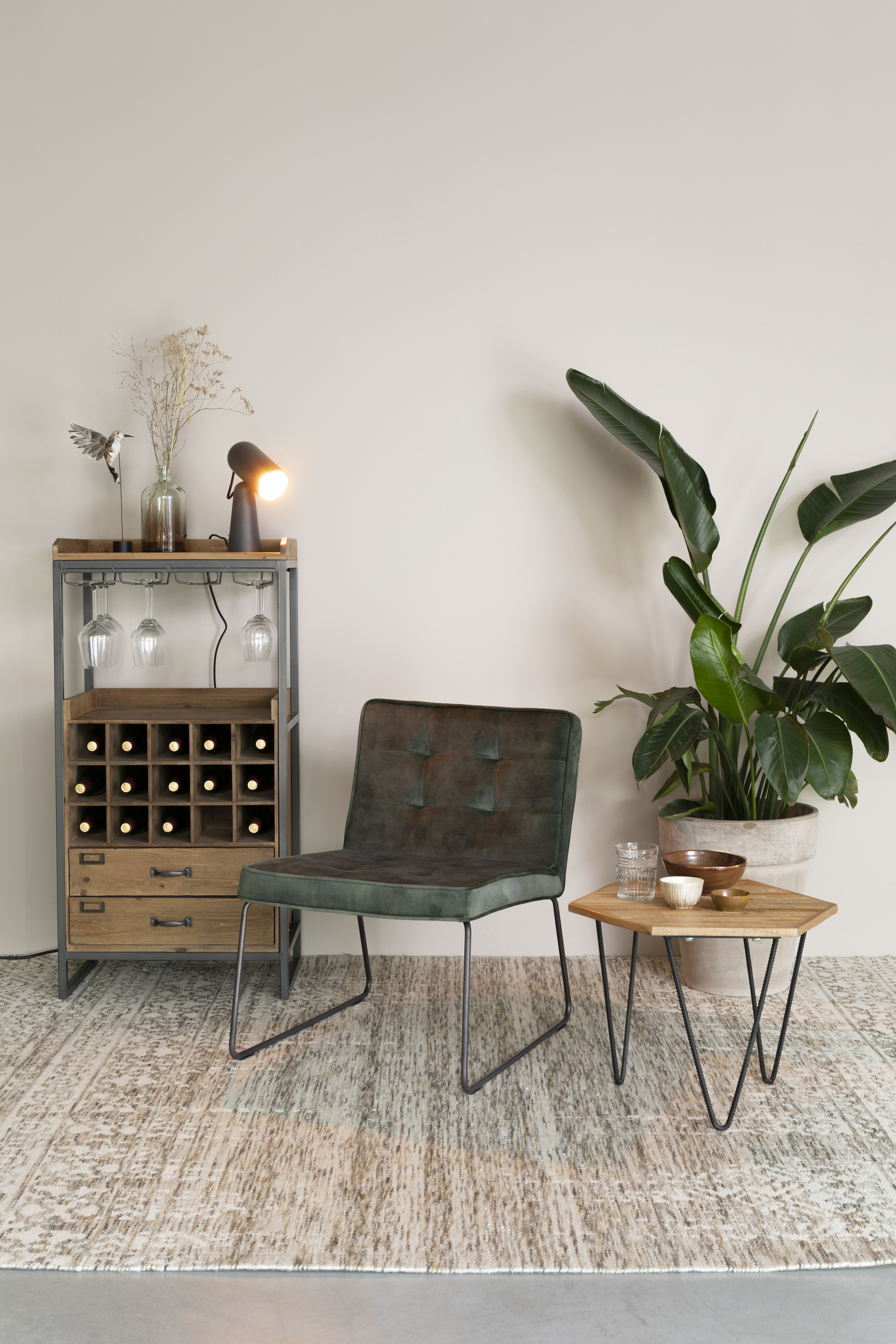 ZILT Industrieel Wijnkastje 'Joba' Dennenhout, 112 x 56cm