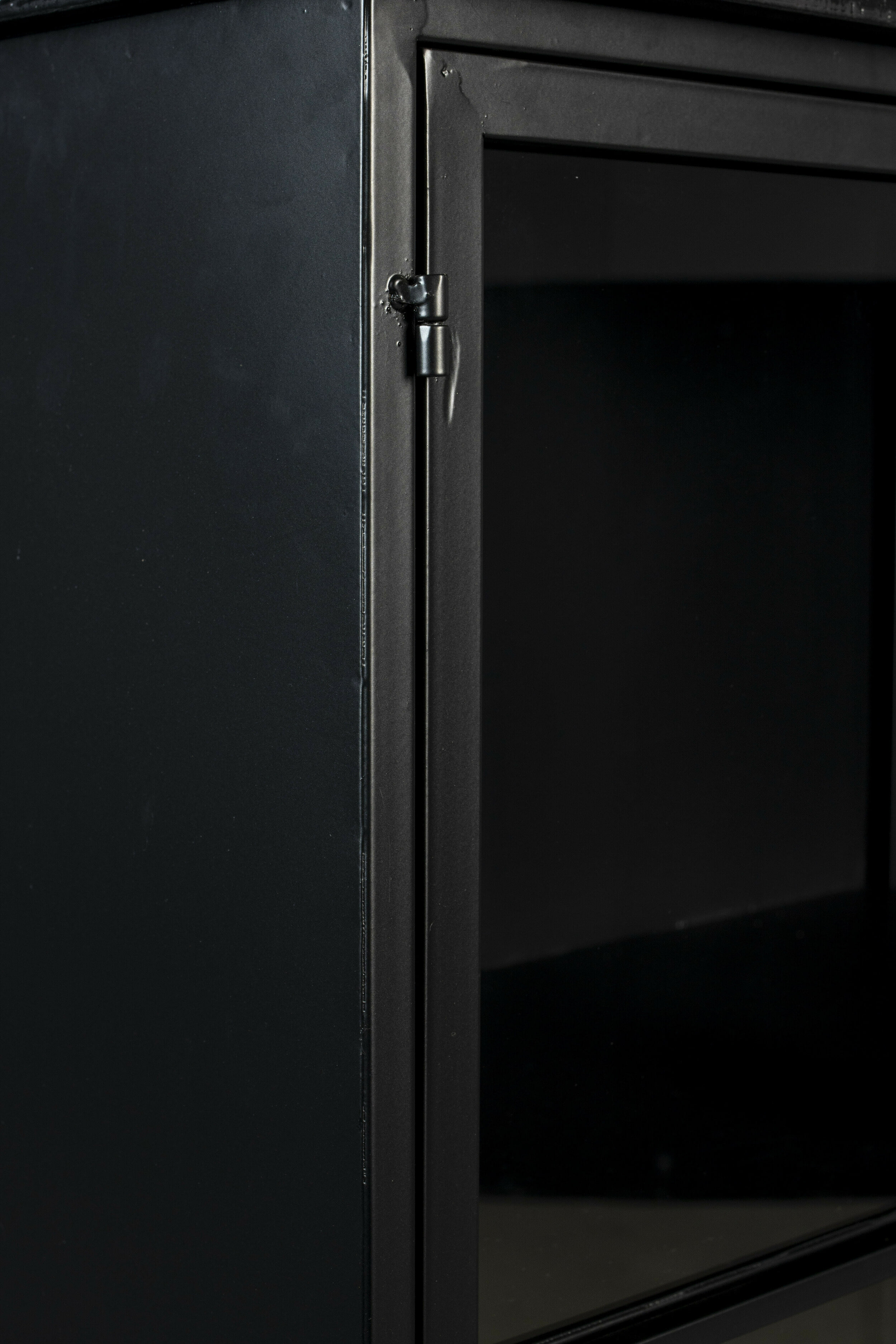 ZILT Industrieel Dressoir 'Bony' Op wieltjes, Metaaal en glas, 120cm, kleur zwart