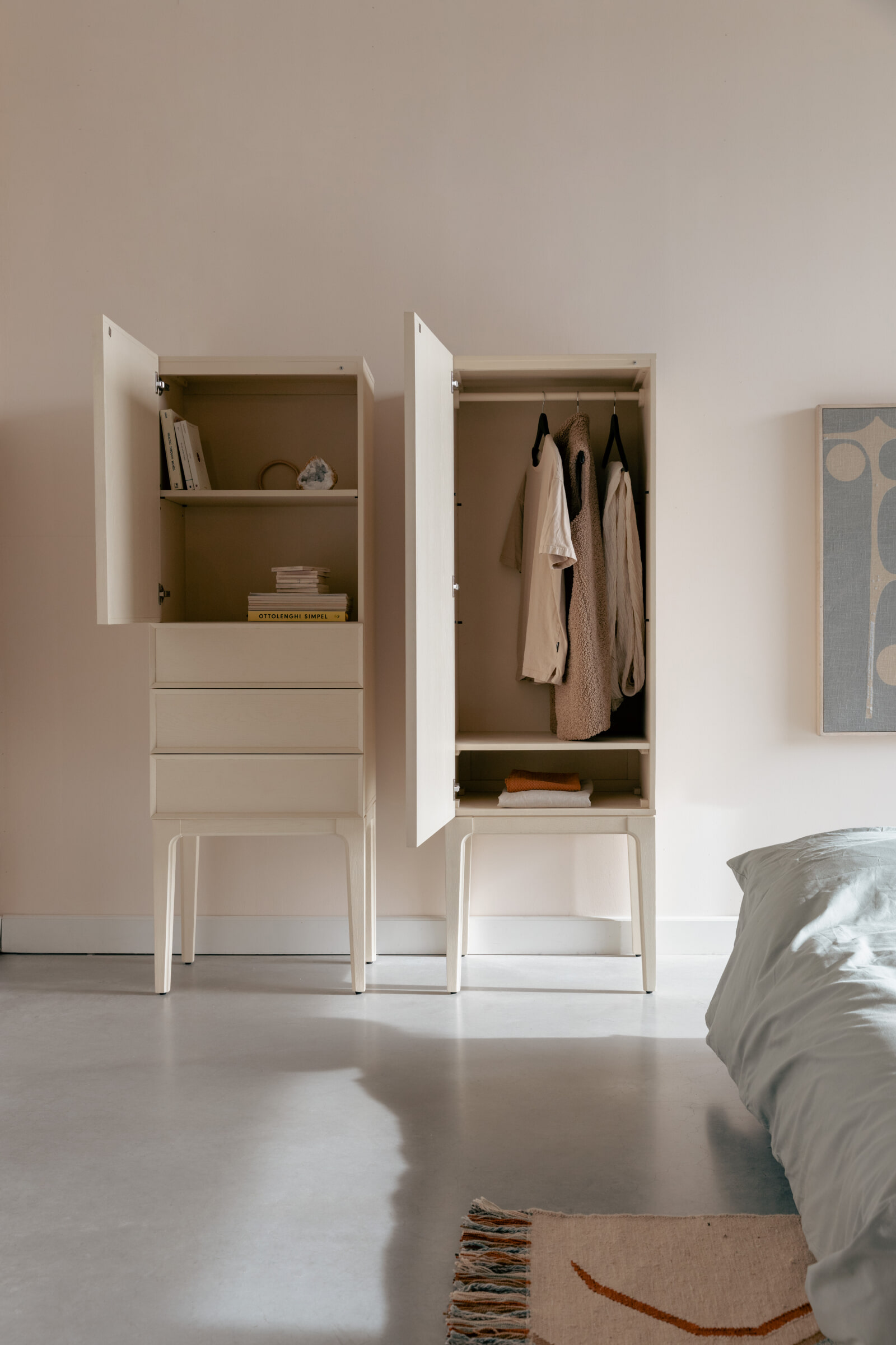 Zuiver Opbergkast 'June' Eikenhout en metaal, Met 1 deur en 3 laden