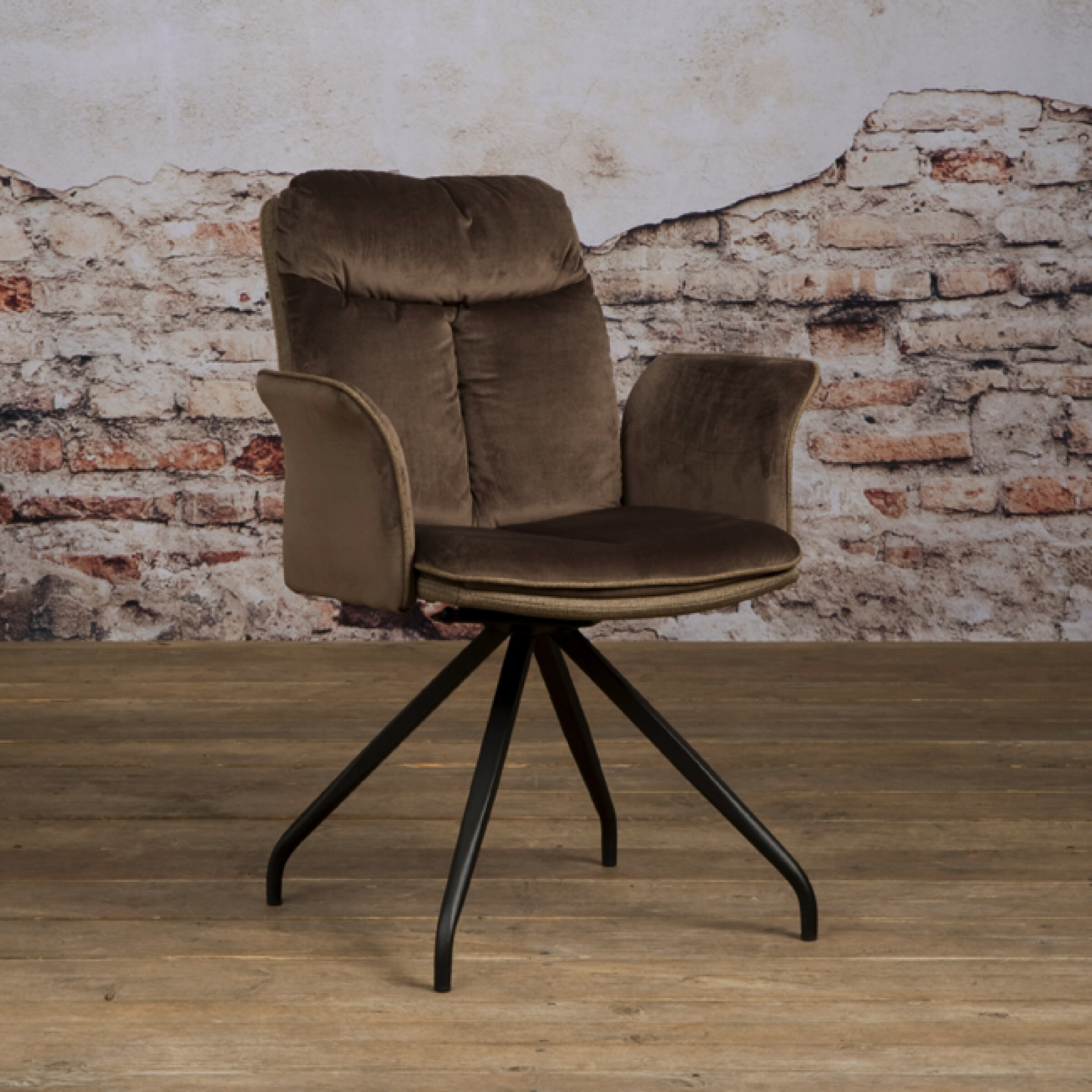 Tower Living Eetkamerstoel 'Rota' met armleuning, kleur Bruin Tower Living Eetkamerstoel 'Rota' met armleuning, kleur Bruin