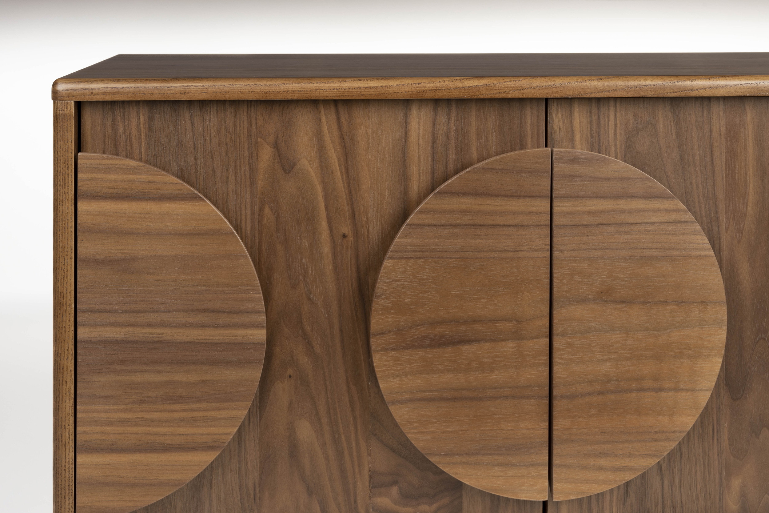 Zuiver Dressoir 'Groove' Walnoothout, 82cm
