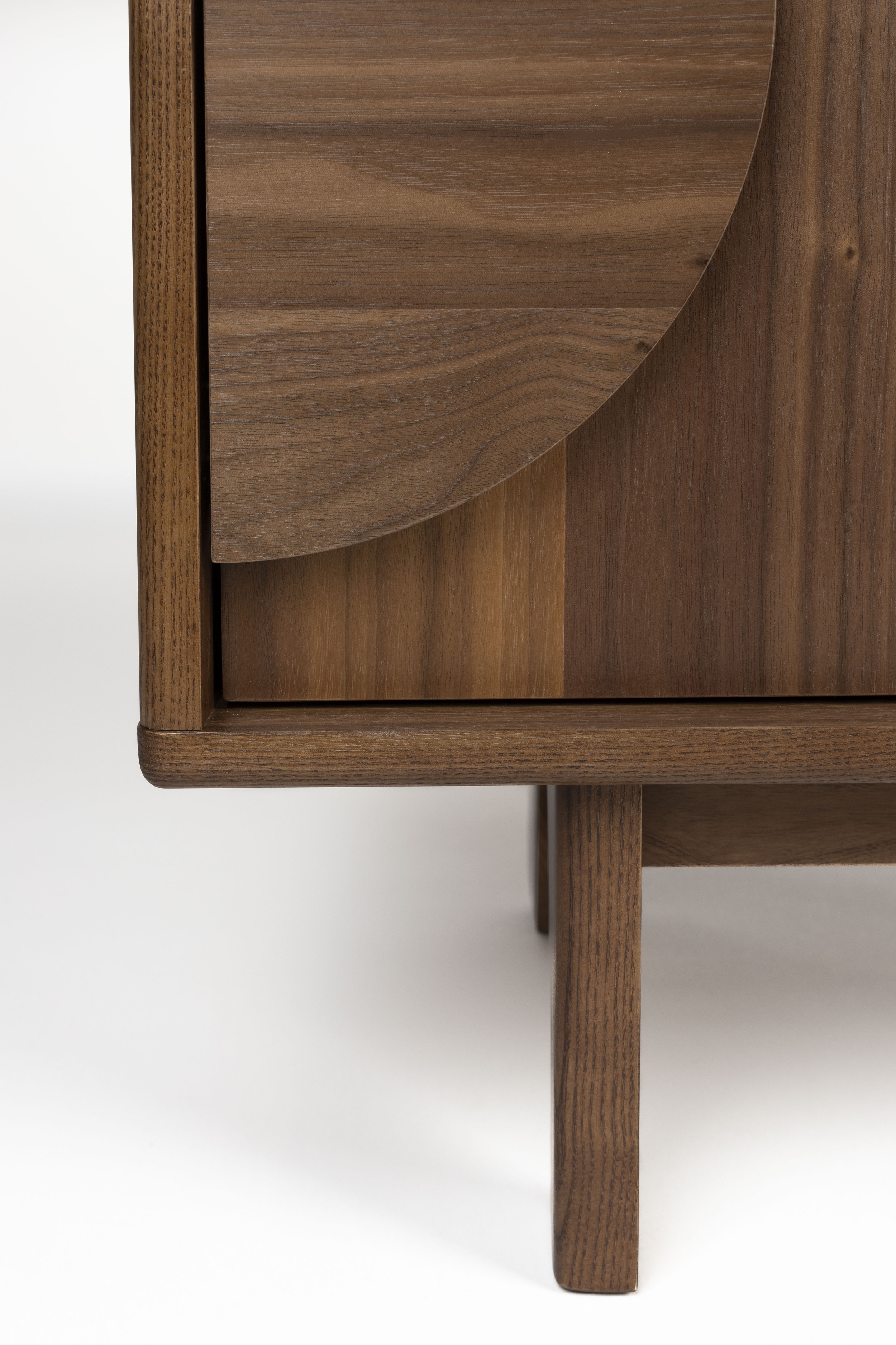 Zuiver Dressoir 'Groove' Walnoothout, 82cm