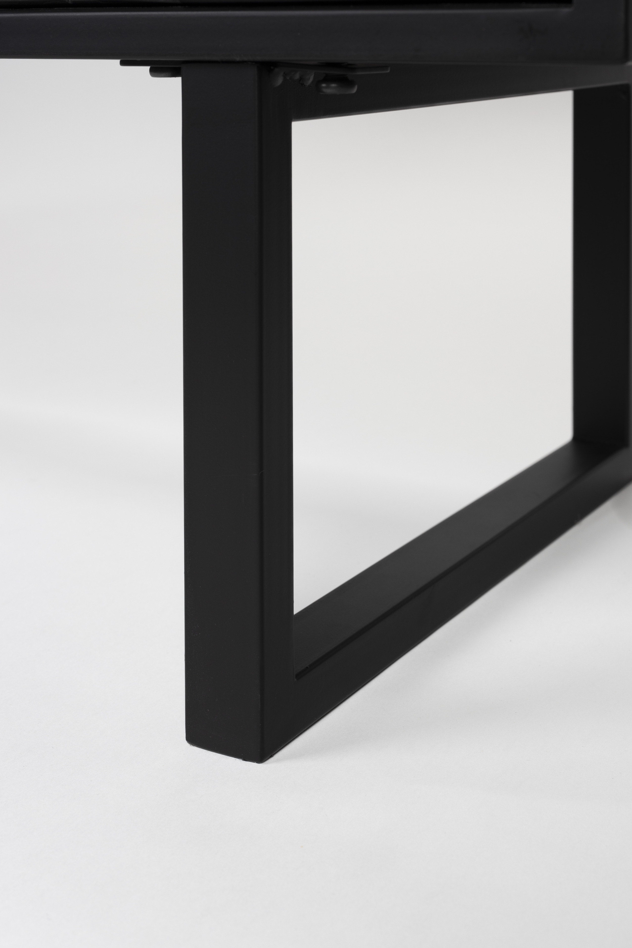 ZILT Dressoir 'Derrius' Dennenhout, 135cm, kleu zwart