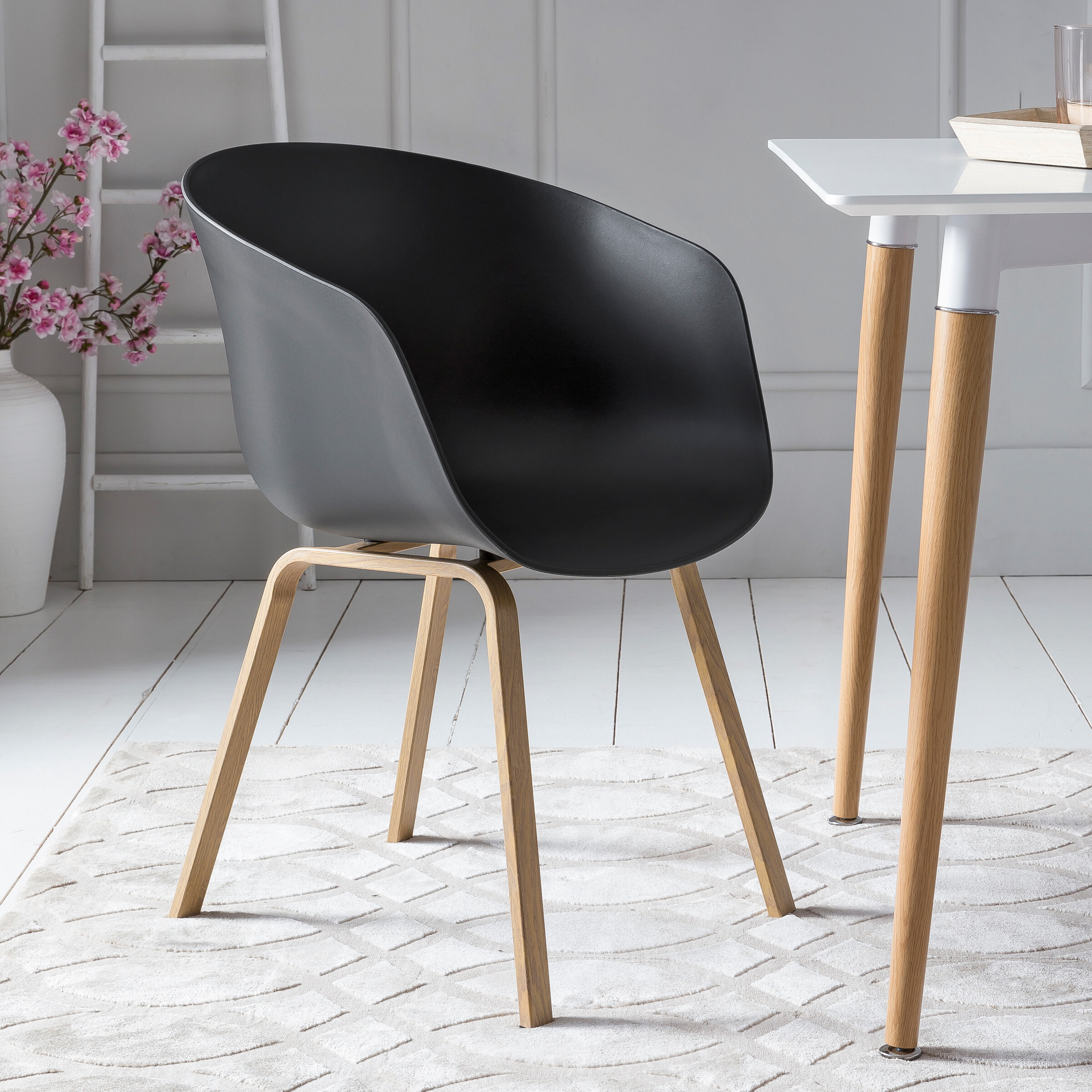 Artistiq Living Artistiq Eetkamerstoel 'Halo' kleur Zwart