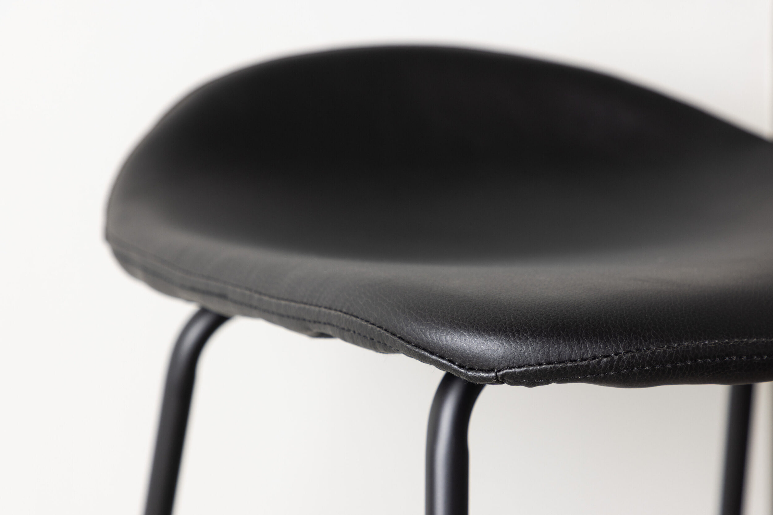Nohr Barkruk 'Meggan' Lederlook, kleur Zwart (zithoogte 66cm)