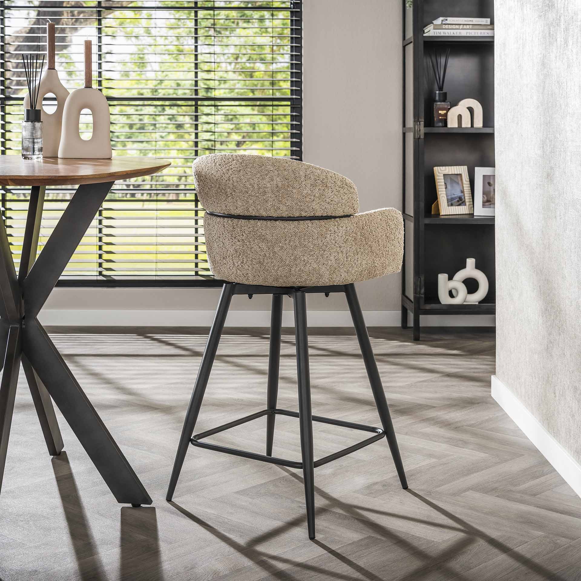 LifestyleFurn Draaibare Barstoel 'Shalandra' Bouclé, kleur Zand (zithoogte 68cm)