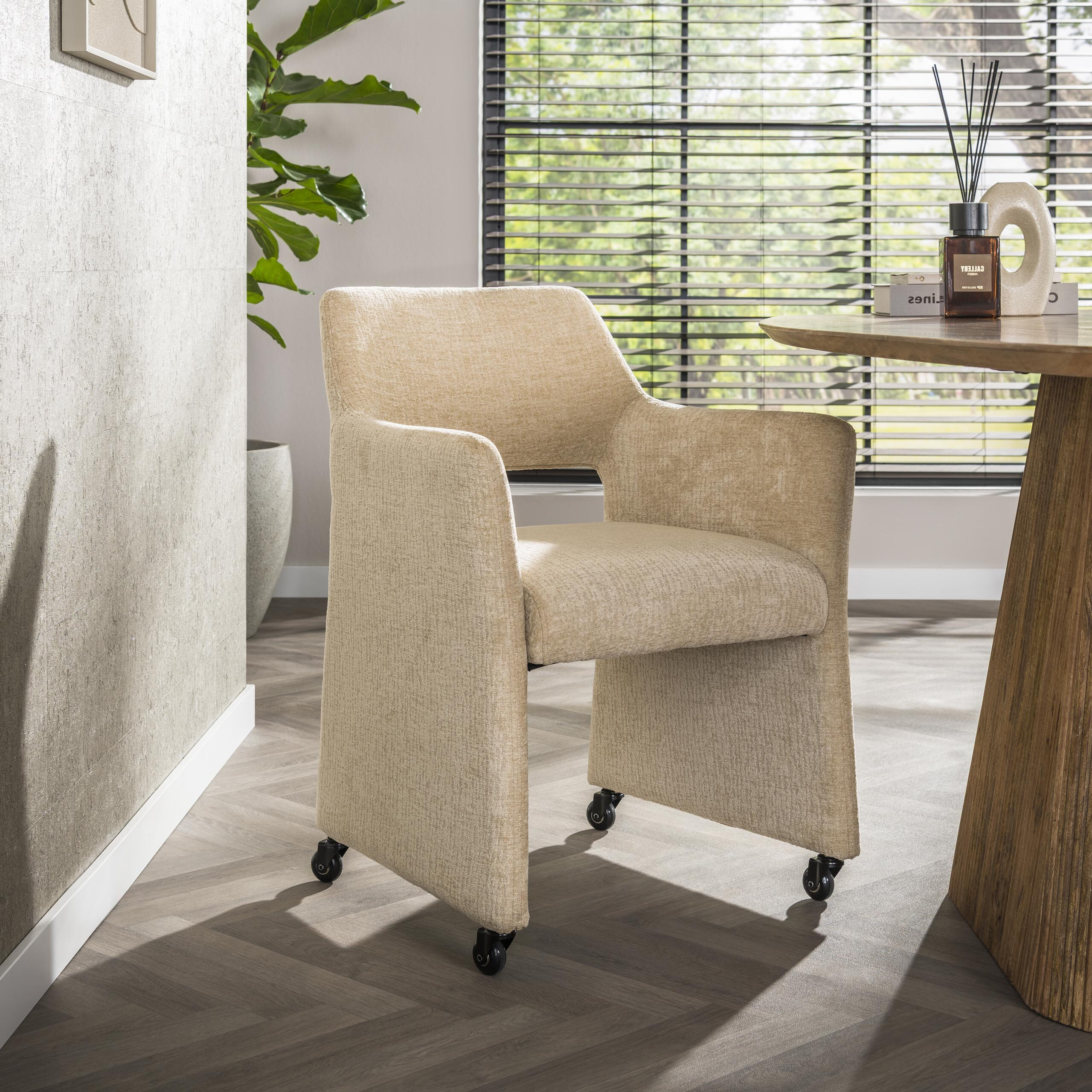 LifestyleFurn Draaibare Eetkamerstoel op wielen Elita Jaroq stof - Zand