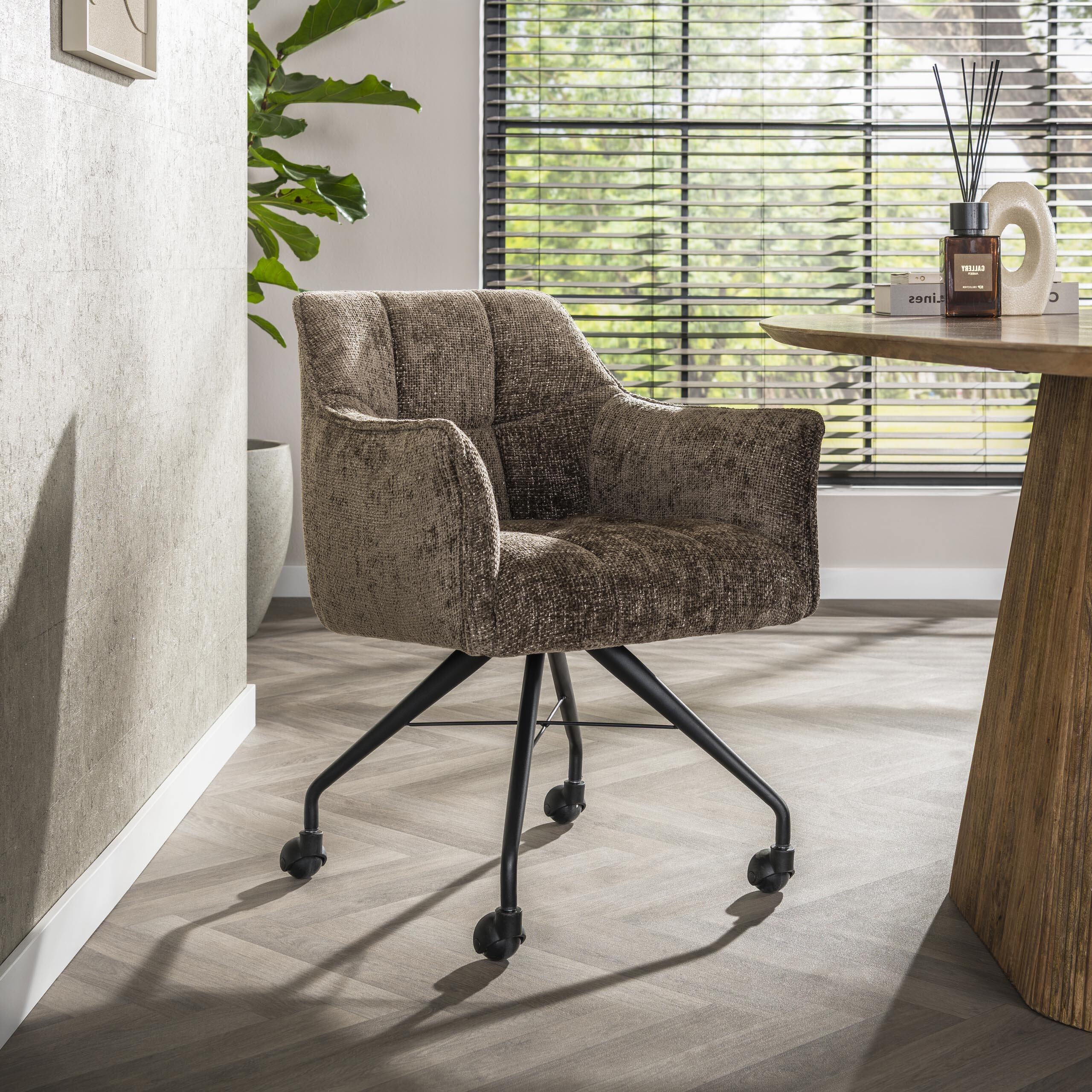 LifestyleFurn Eetkamerstoel op wielen 'Thandie' Hoven stof, kleur Taupe