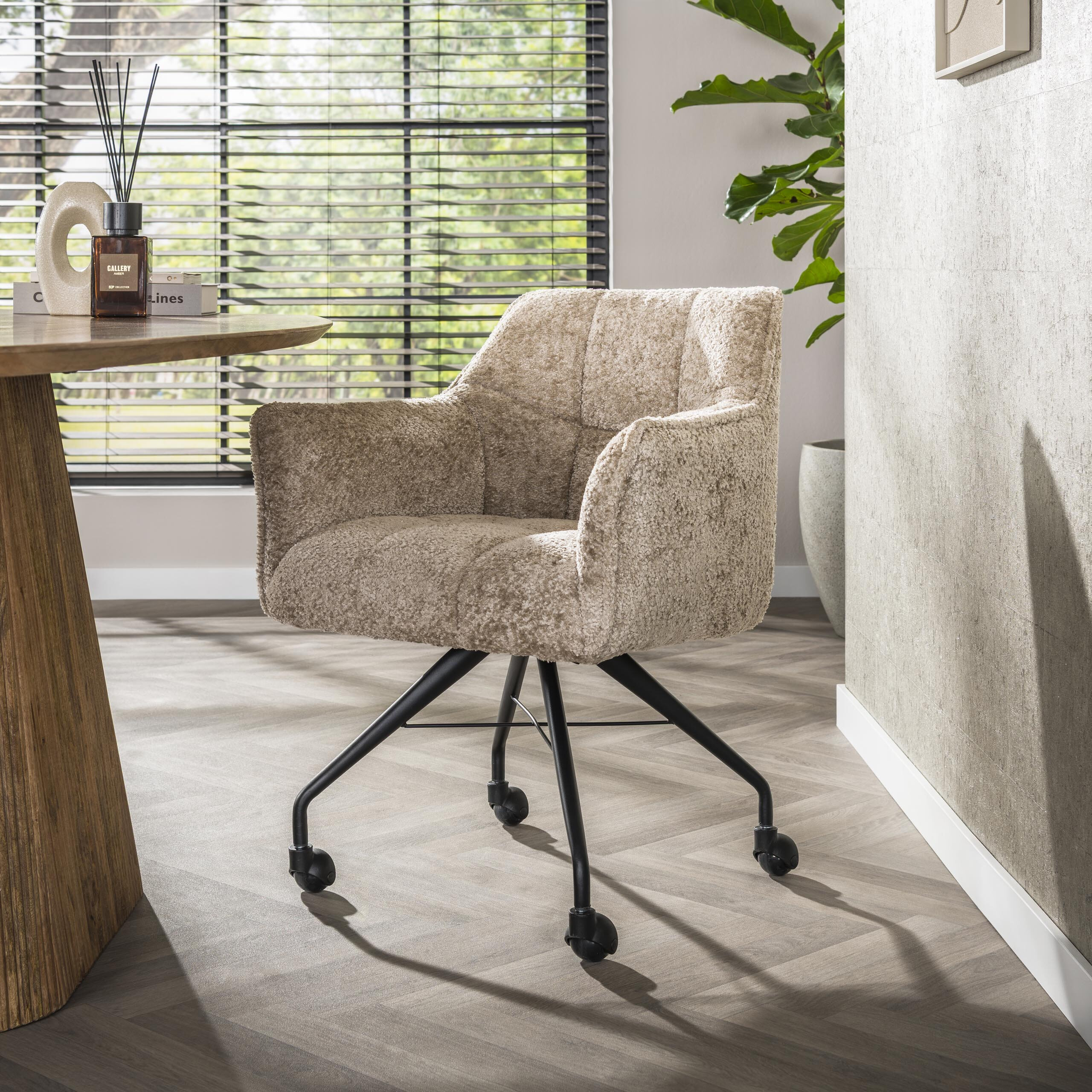 LifestyleFurn Draaibare Eetkamerstoel op wielen Thandie Alura stof - Zand