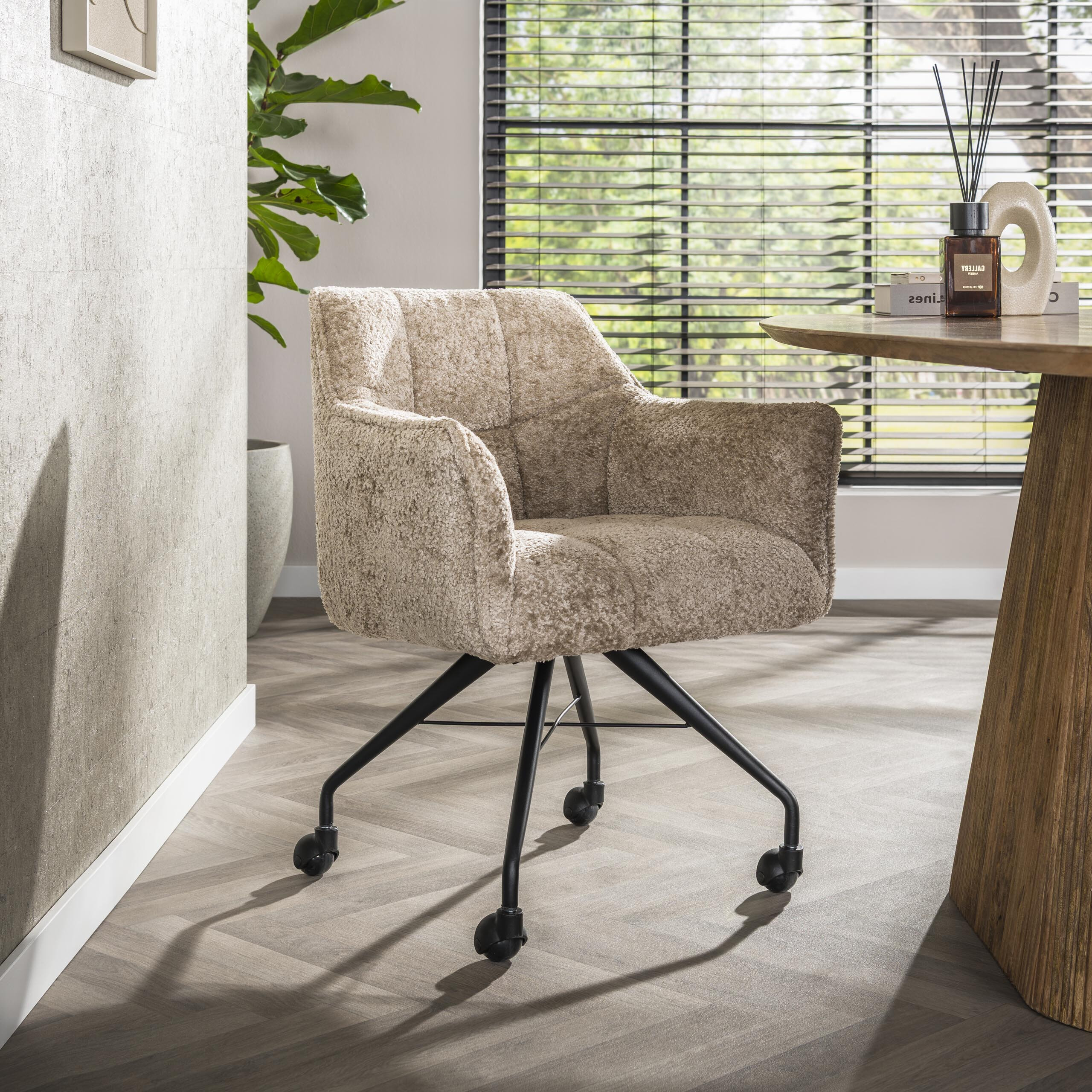 LifestyleFurn Draaibare Eetkamerstoel op wielen Thandie Alura stof - Zand