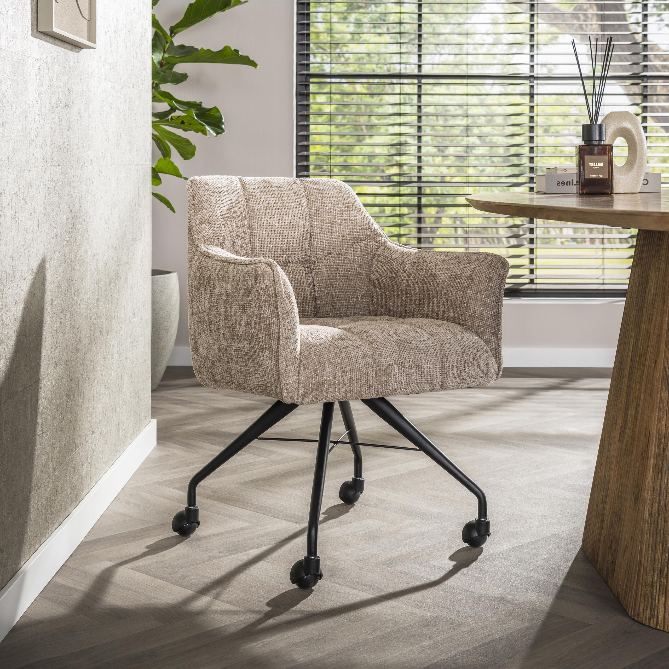 LifestyleFurn Eetkamerstoel op wielen 'Thandie' Hoven stof, kleur Zand