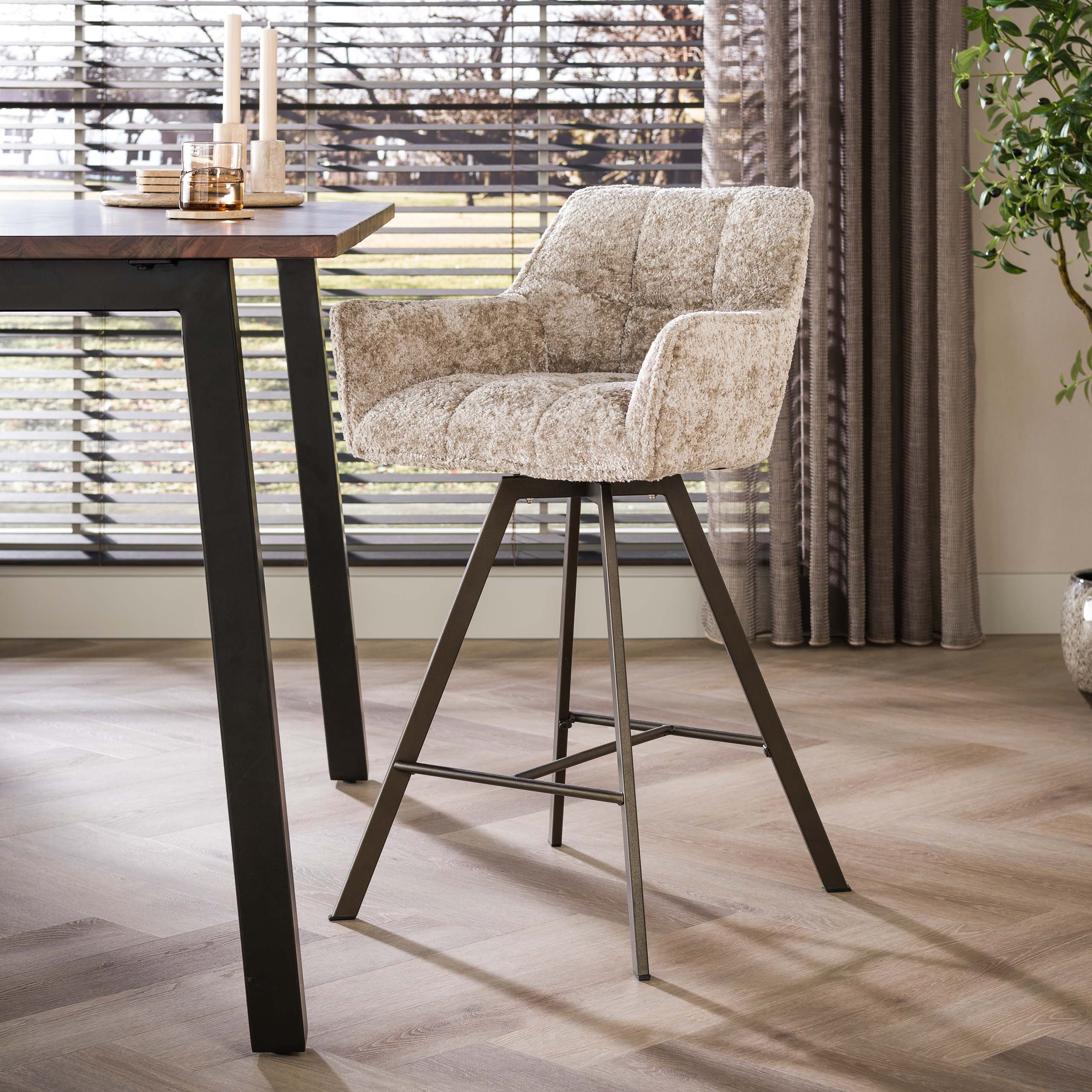 LifestyleFurn Draaibare Barstoel Thandie Alura stof - Zand/Bruin (zithoogte 69cm)
