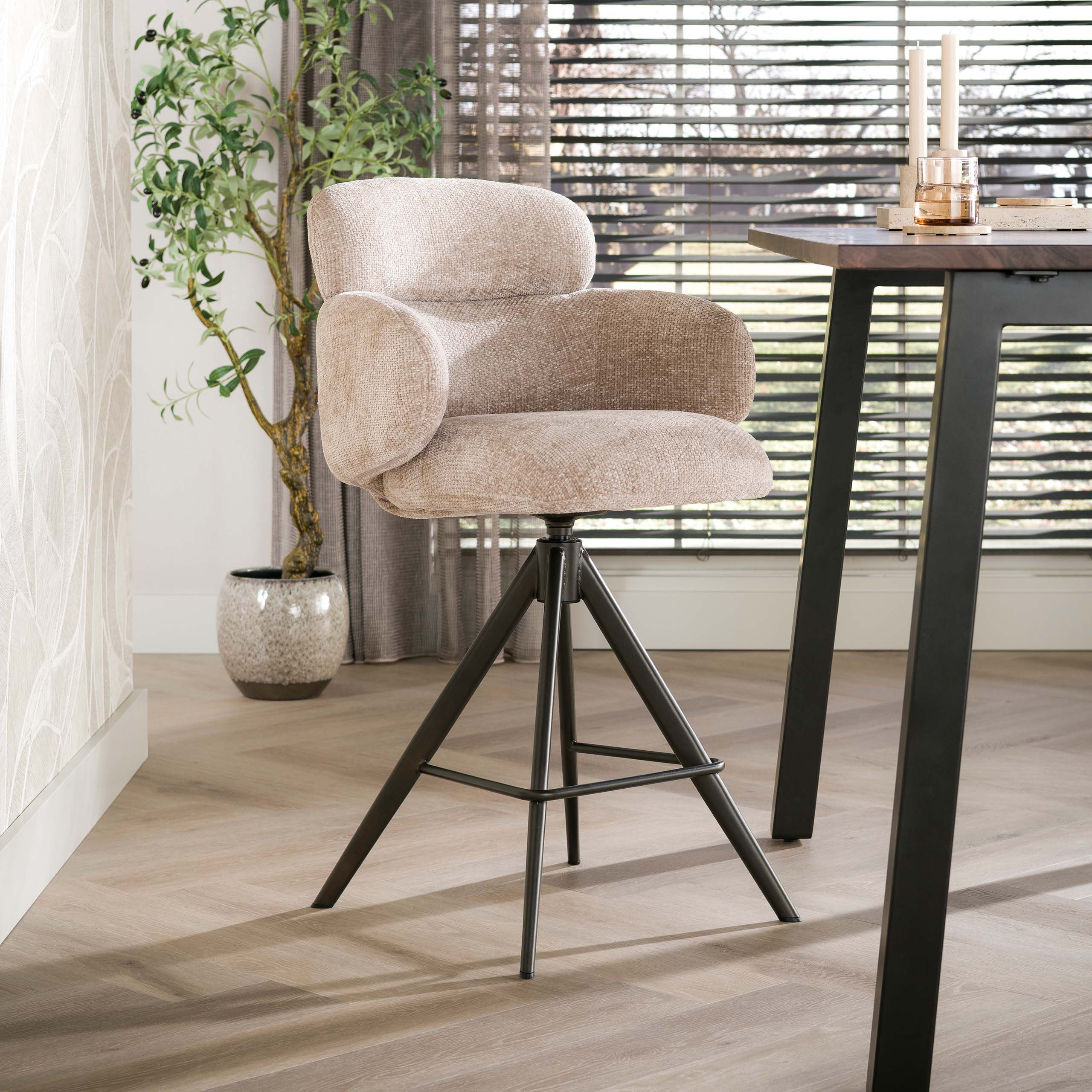 LifestyleFurn Draaibare Barstoel Kerek Hoven stof en bruin staal - Zand (zithoogte 67cm)