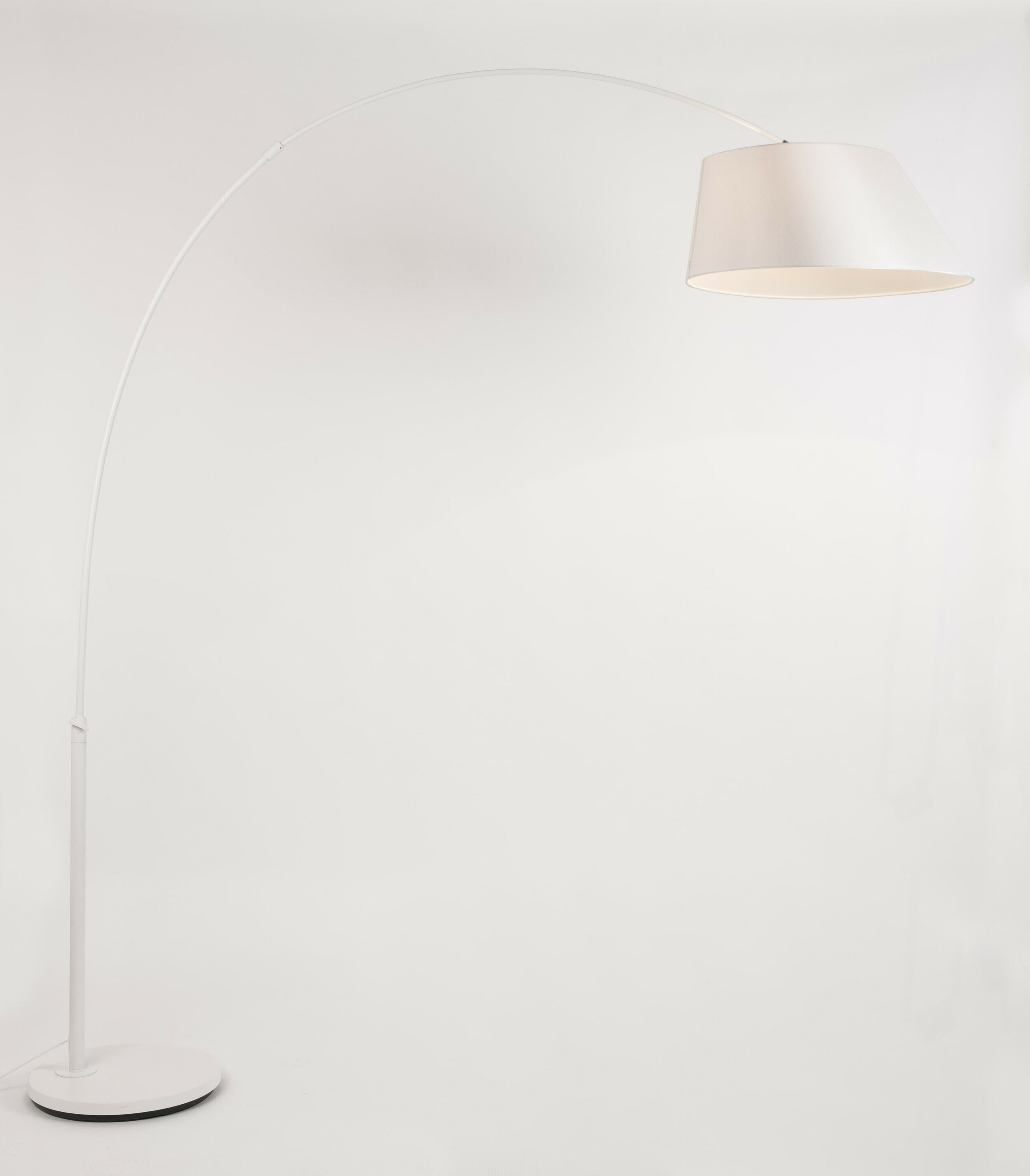 Zuiver Vloerlamp 'Arc' 222cm, kleur Wit