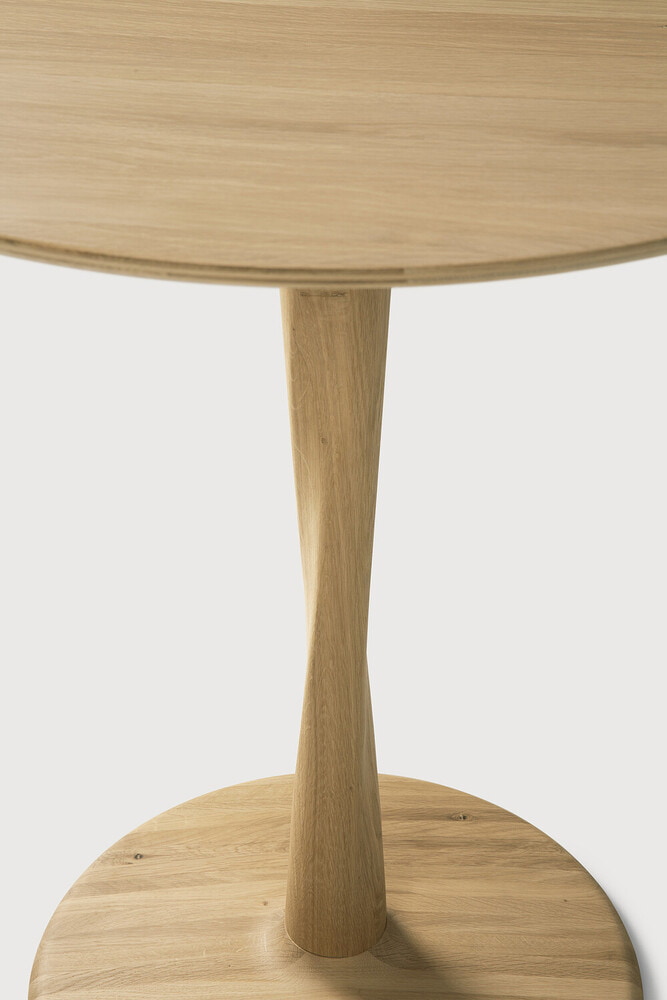 Ethnicraft Ronde Eettafel 'Torsion' Gevernist Eikenhout, 127cm, kleur Naturel