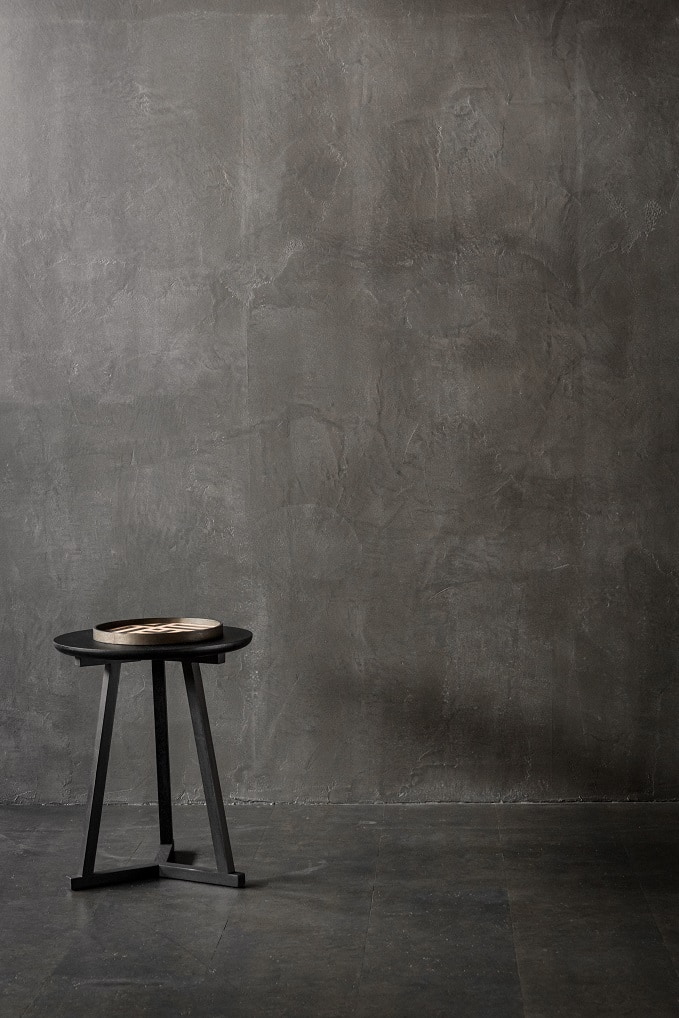 Ethnicraft Ronde Bijzettafel 'Tripod' Gevernist Eikenhout, 46cm, kleur Zwart