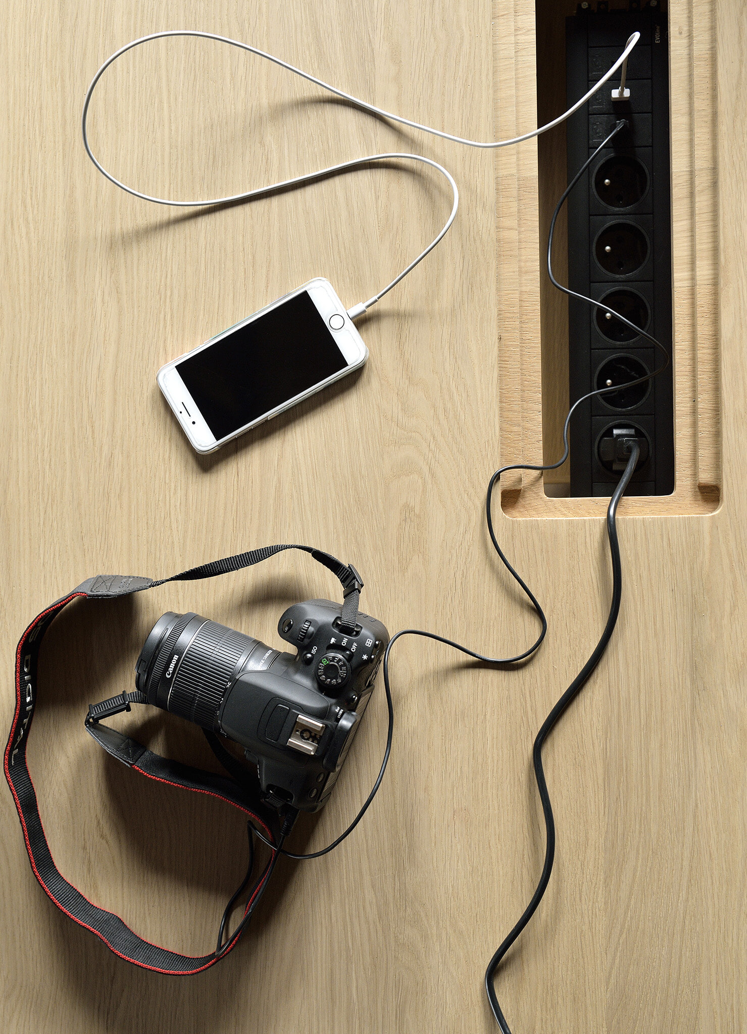 Ethnicraft Ovale Vergadertafel 'Mikado' Gevernist Eikenhout, 267 x 138cm