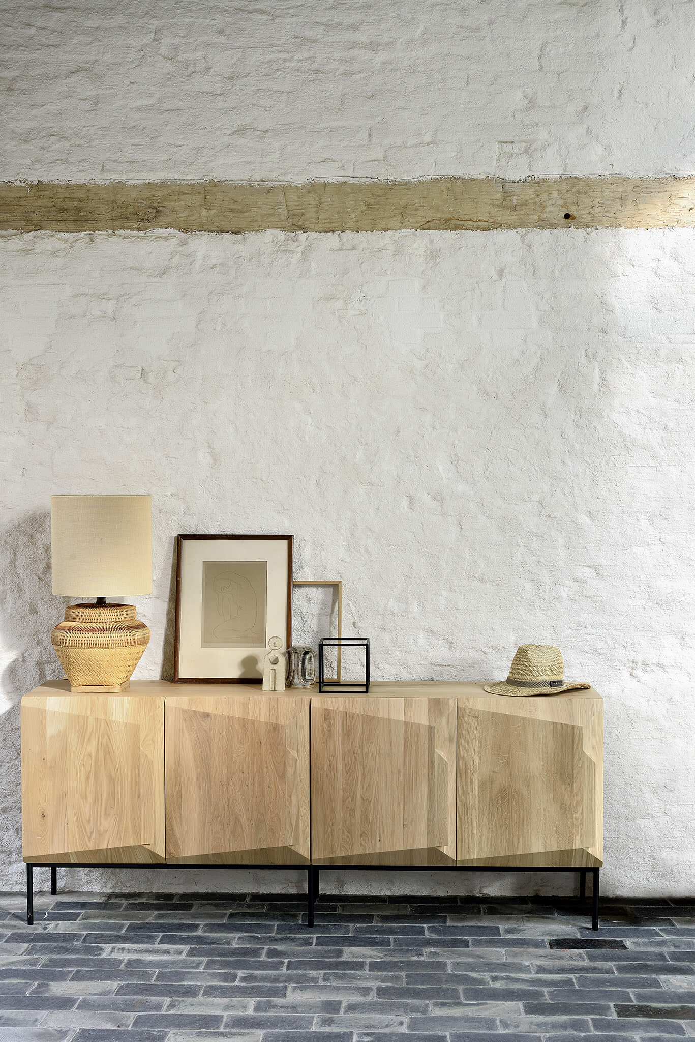 Ethnicraft Dressoir 'Stairs' Gevernist Eikenhout, 200cm