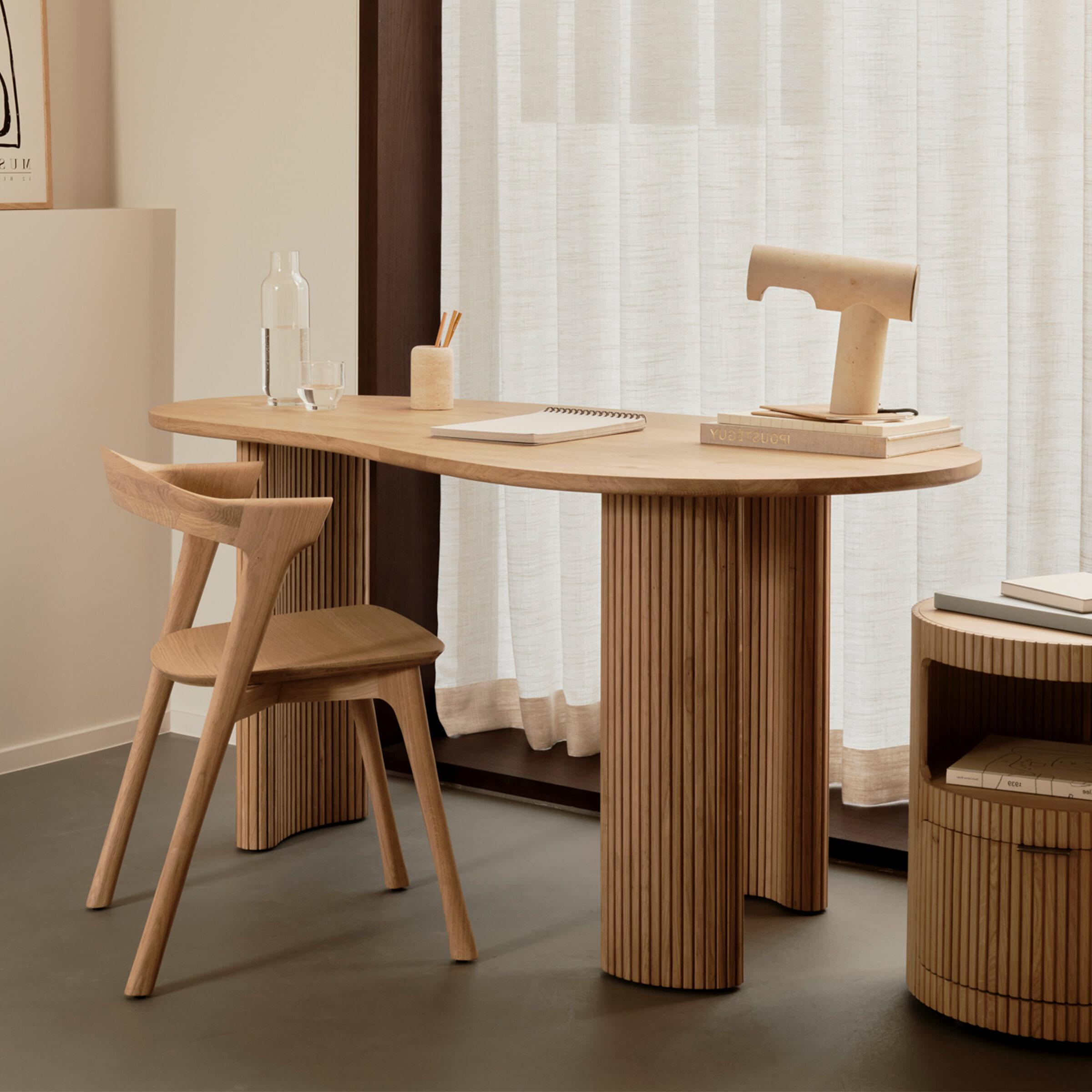 Ethnicraft Organisch Bureau 'Boomerang' Gevernist Eikenhout, 160 x 83cm, kleur Naturel